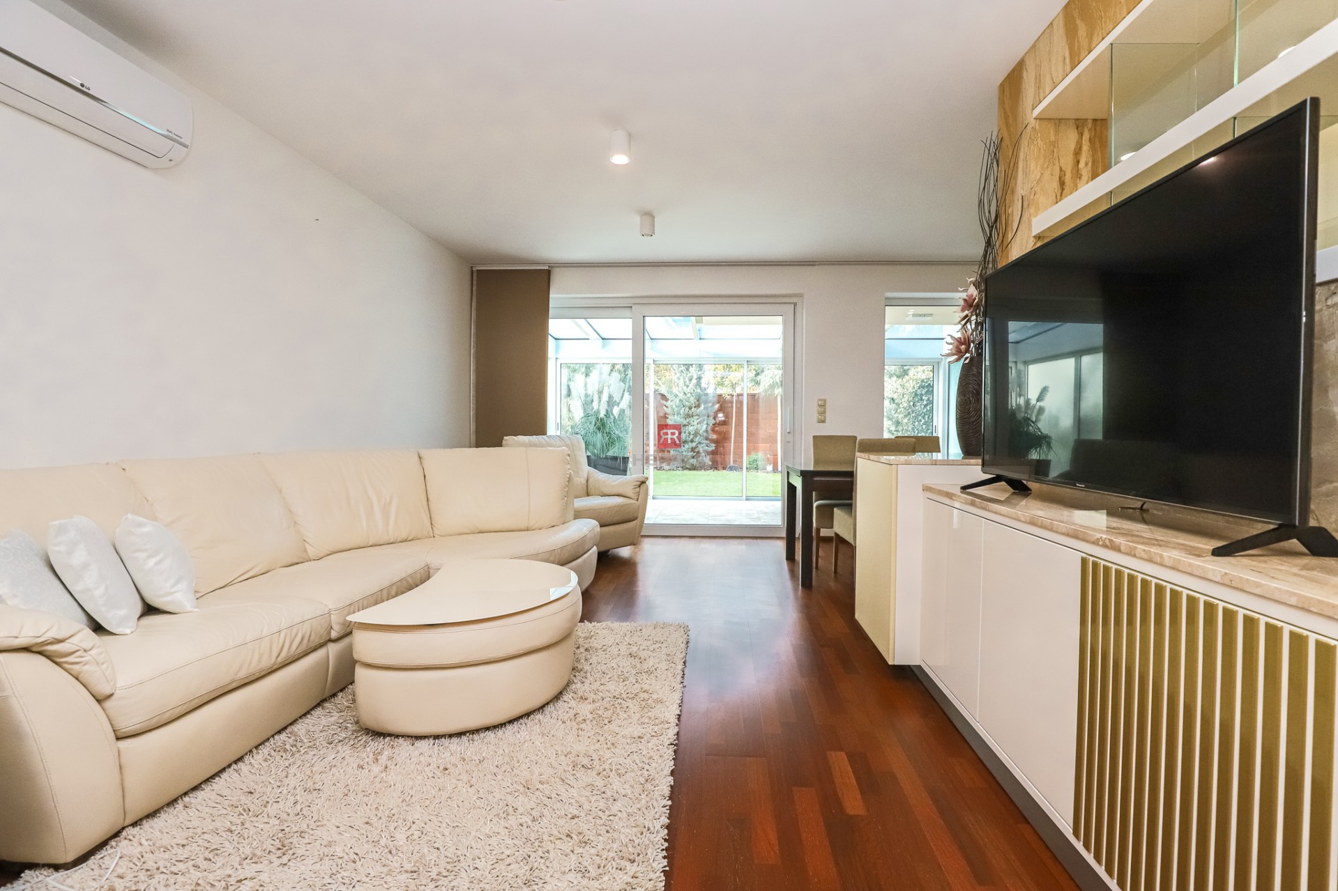 HERRYS - Na prenájom nadštandardný 3i DOM s terasou, záhradou a parkovaním v uzavretom areáli.