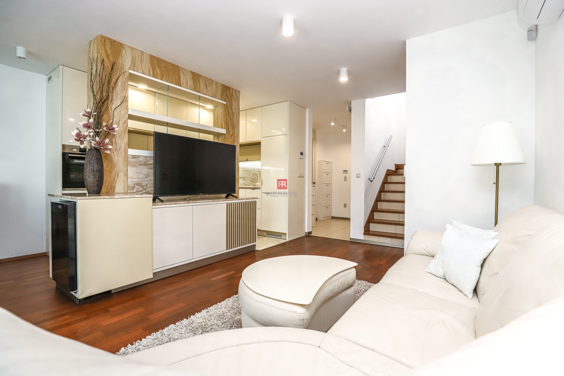 HERRYS - Na prenájom nadštandardný 3i DOM s terasou, záhradou a parkovaním v uzavretom areáli.