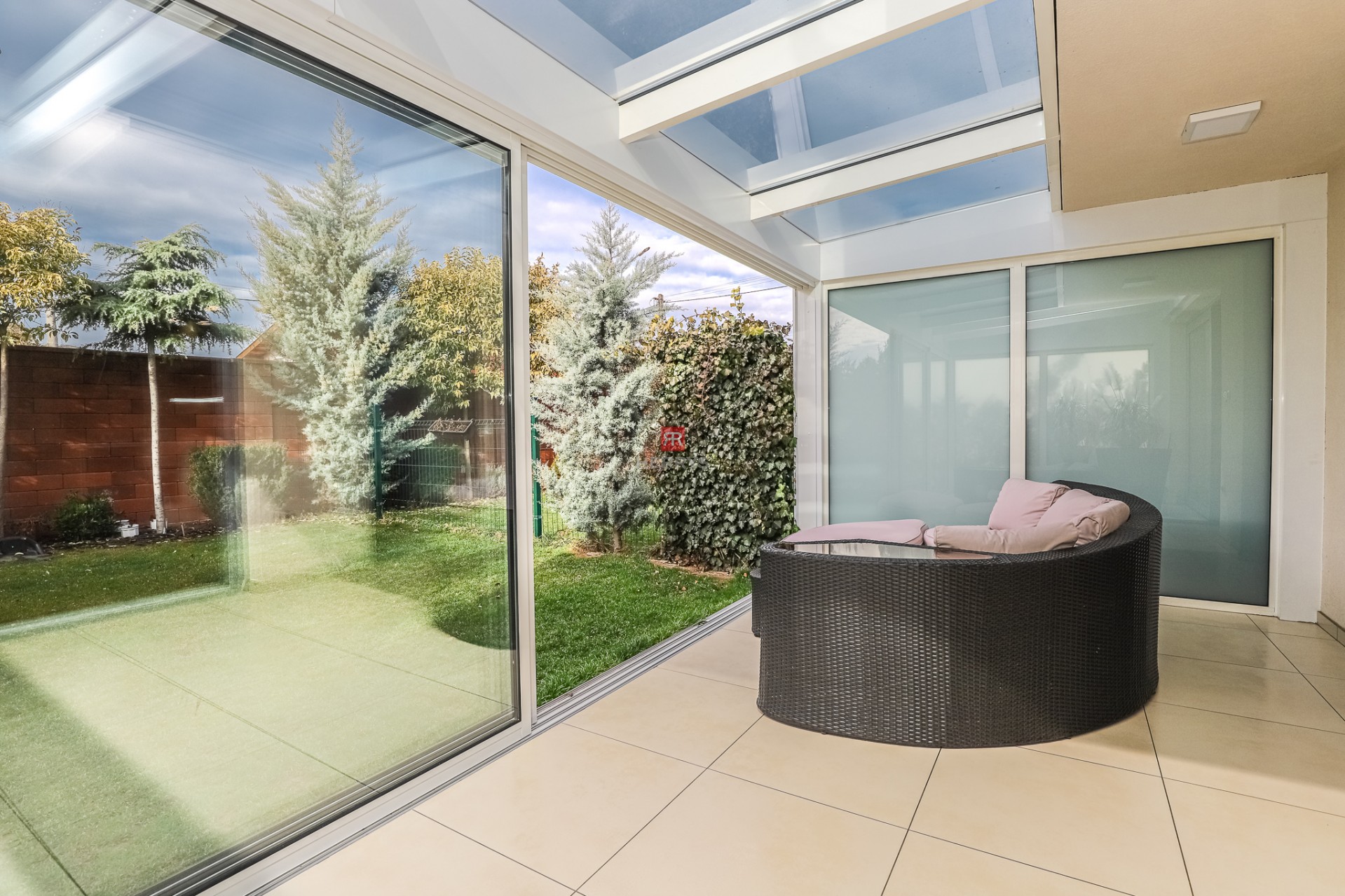 HERRYS - Na prenájom nadštandardný 3i DOM s terasou, záhradou a parkovaním v uzavretom areáli.