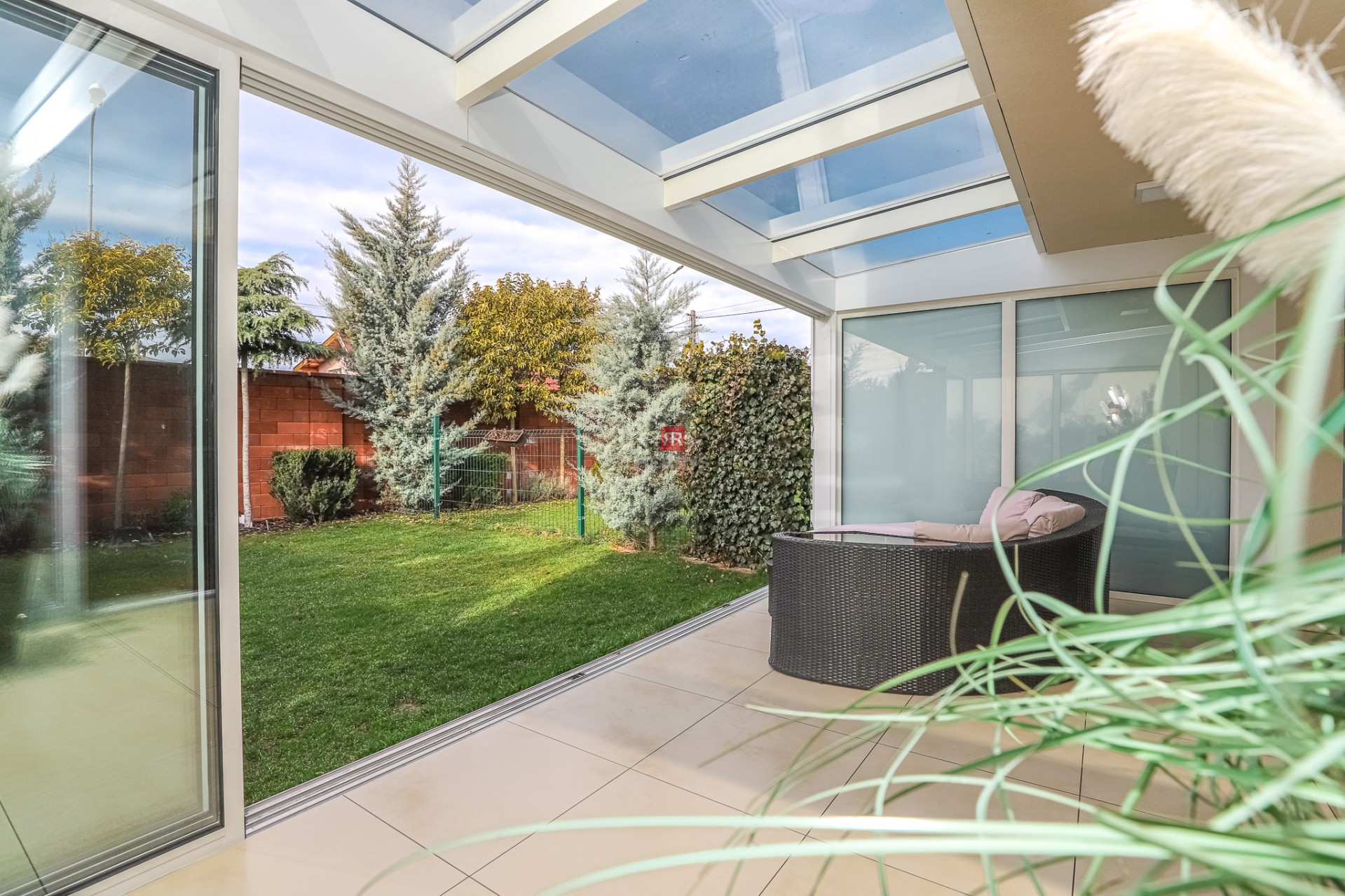 HERRYS - Na prenájom nadštandardný 3i DOM s terasou, záhradou a parkovaním v uzavretom areáli.