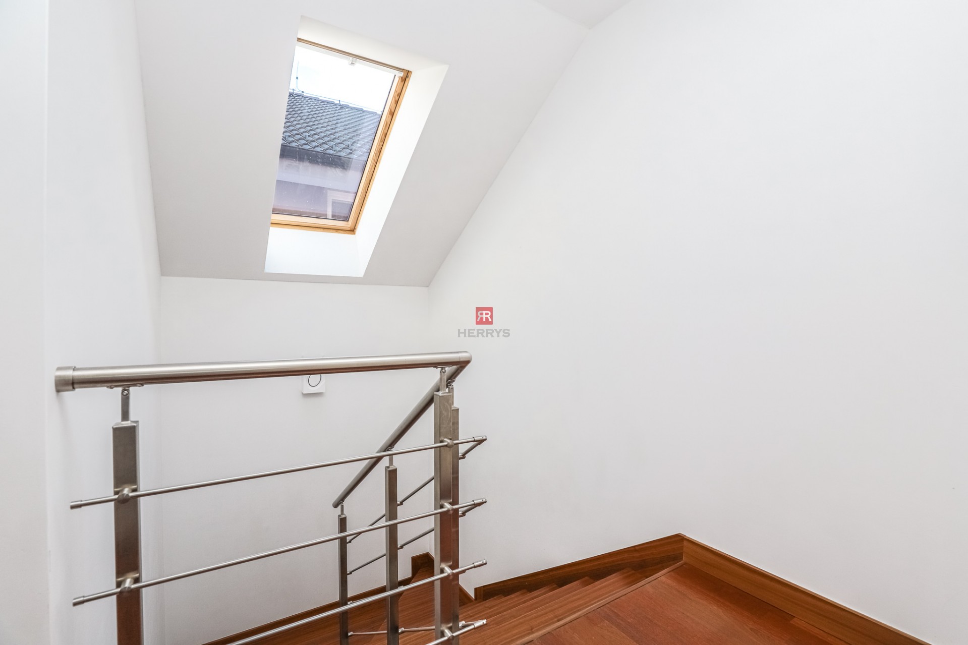 HERRYS - Na prenájom nadštandardný 3i DOM s terasou, záhradou a parkovaním v uzavretom areáli.