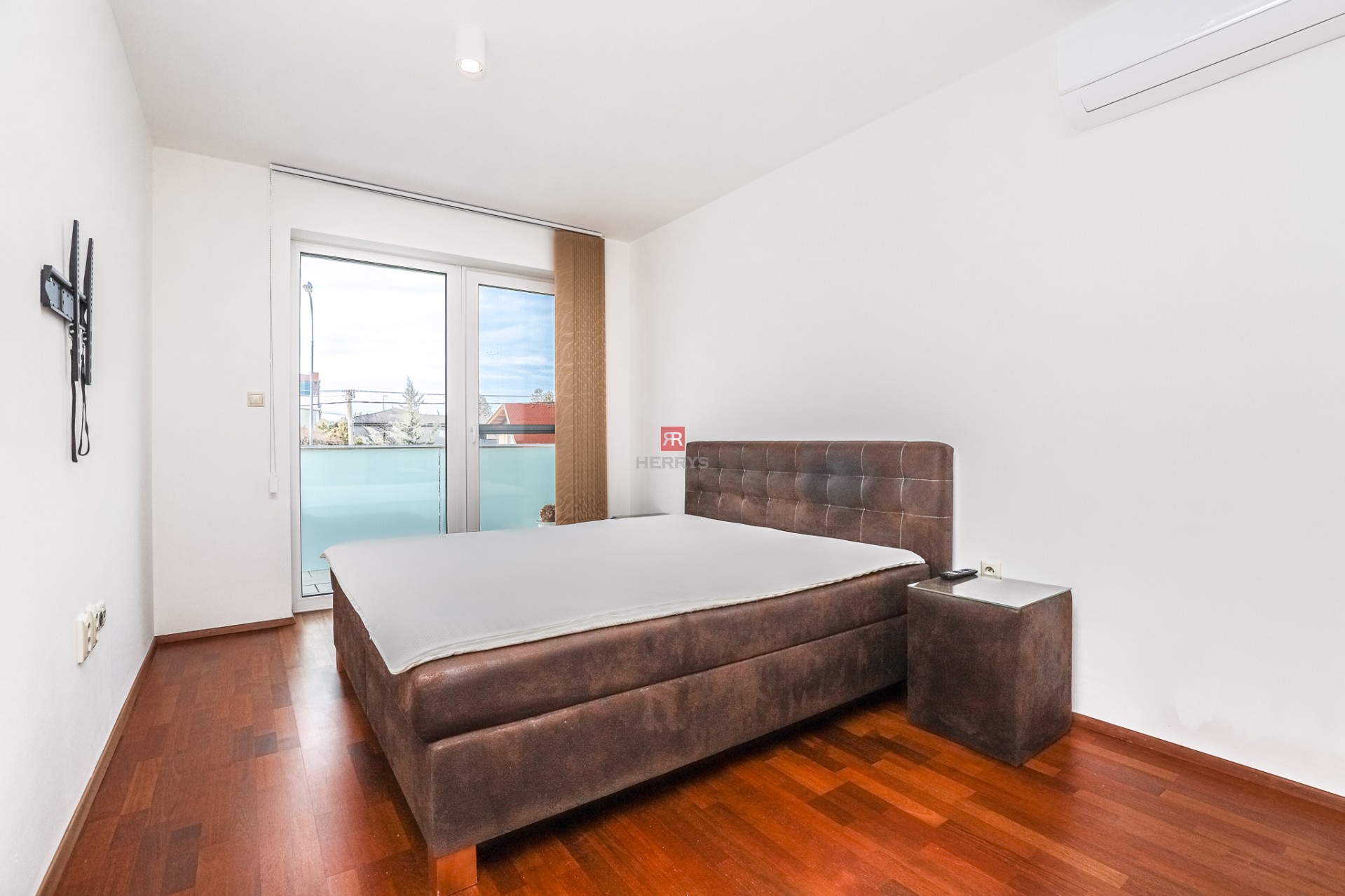 HERRYS - Na prenájom nadštandardný 3i DOM s terasou, záhradou a parkovaním v uzavretom areáli.