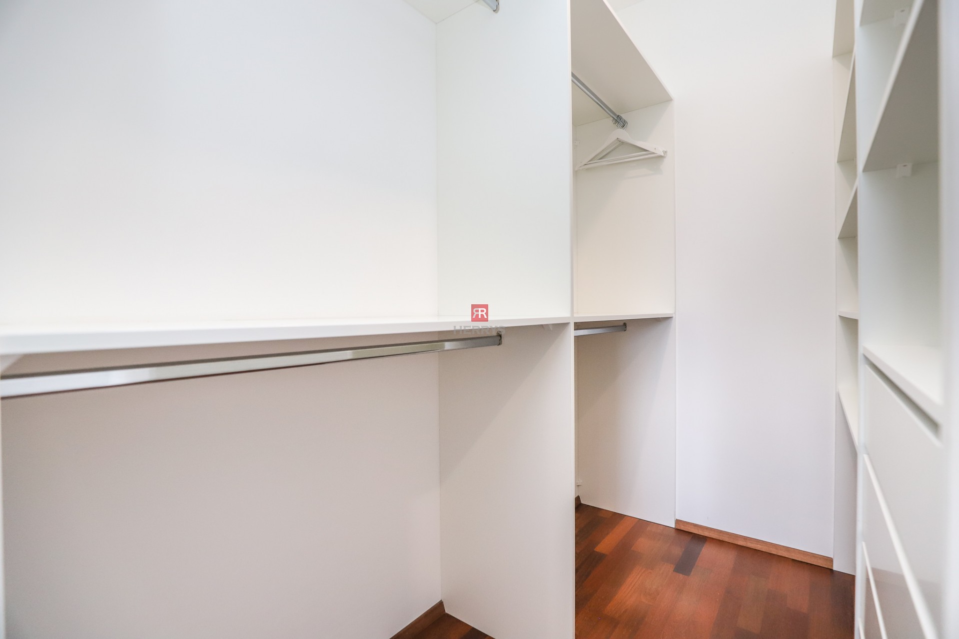 HERRYS - Na prenájom nadštandardný 3i DOM s terasou, záhradou a parkovaním v uzavretom areáli.