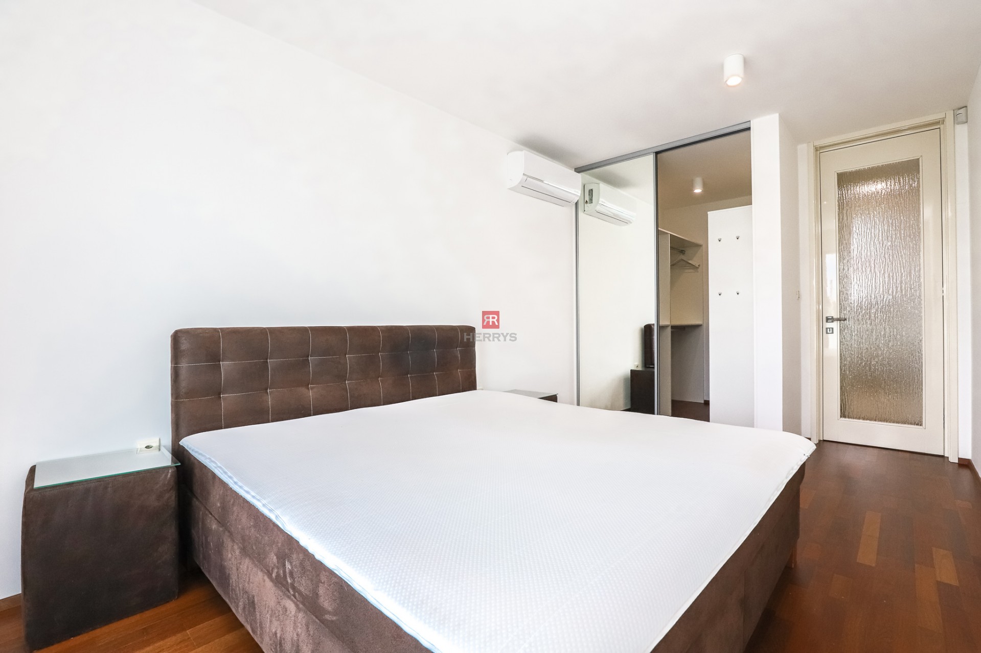 HERRYS - Na prenájom nadštandardný 3i DOM s terasou, záhradou a parkovaním v uzavretom areáli.