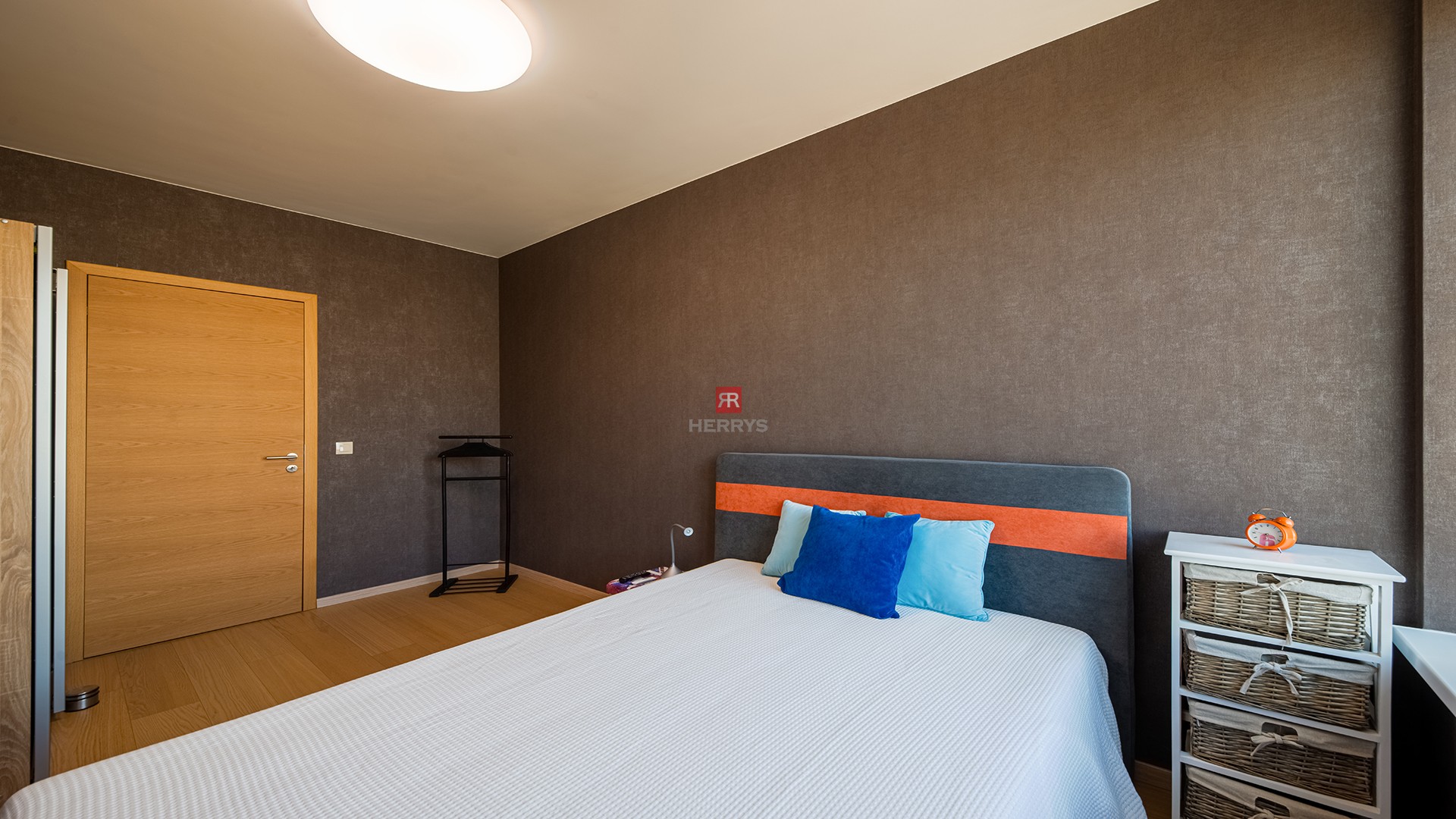HERRYS - For rent above-standard 3 -room apartment in Panorama City in the Old Town, parking