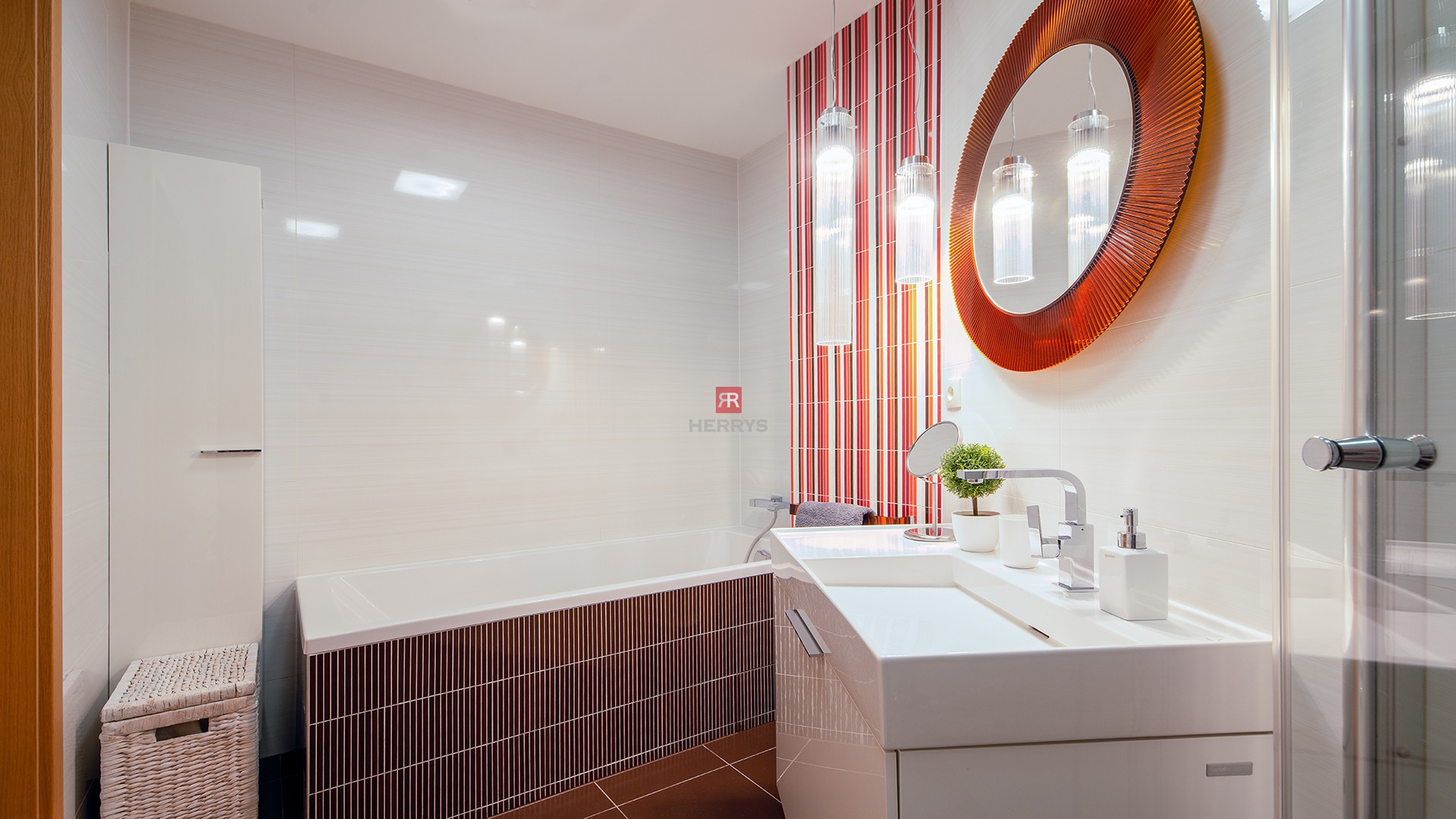 HERRYS - For rent above-standard 3 -room apartment in Panorama City in the Old Town, parking
