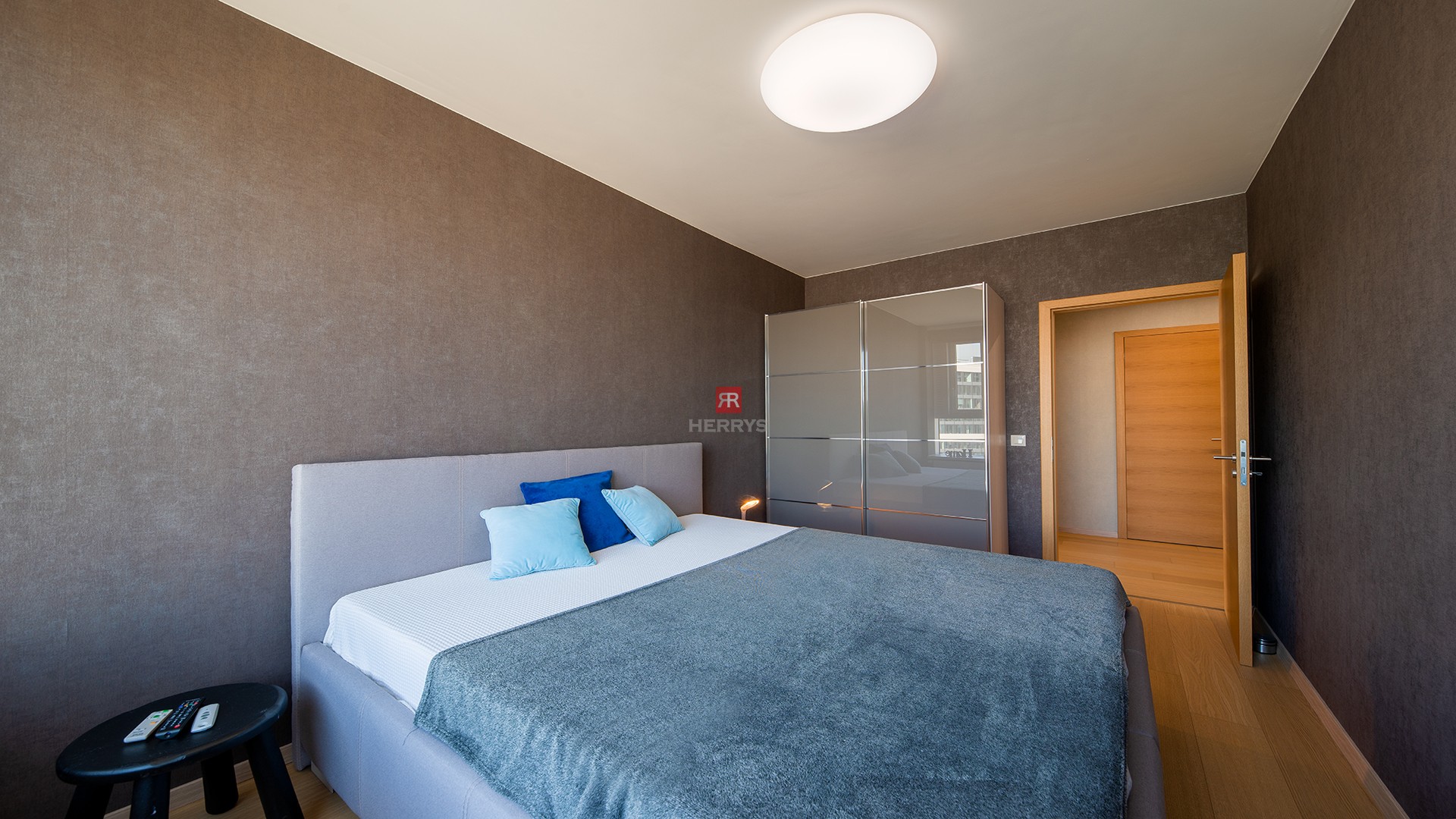 HERRYS - For rent above-standard 3 -room apartment in Panorama City in the Old Town, parking