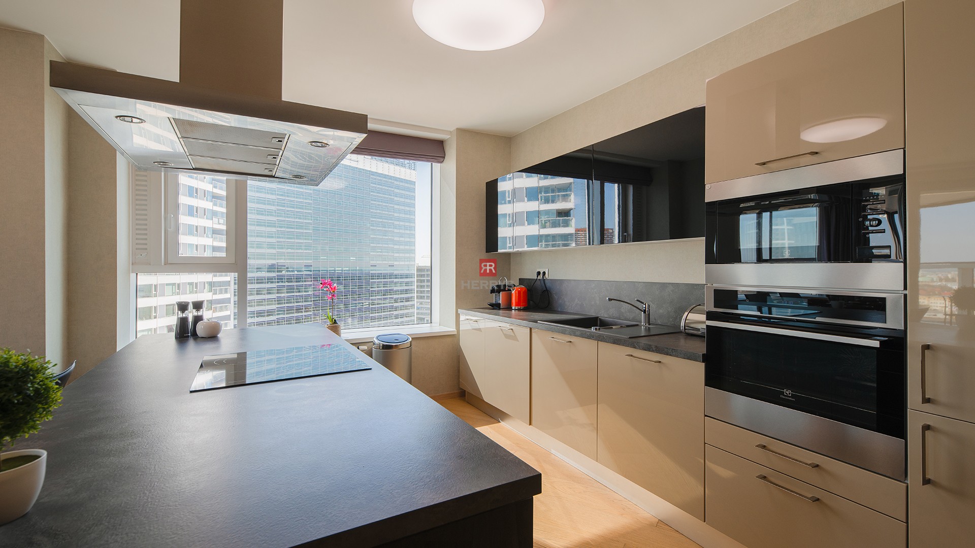 HERRYS - For rent above-standard 3 -room apartment in Panorama City in the Old Town, parking