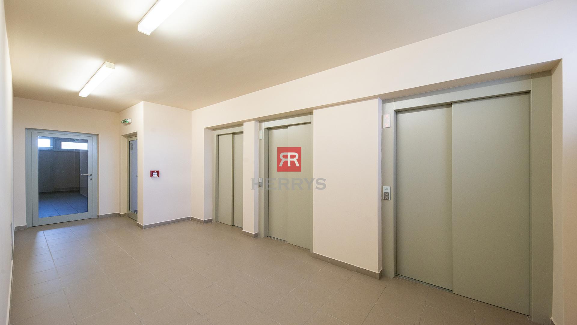 Herrys - na predaj veľkometrážny 3 - izbový byt &nbsp;v Ružinove (Martinčeková ulica)