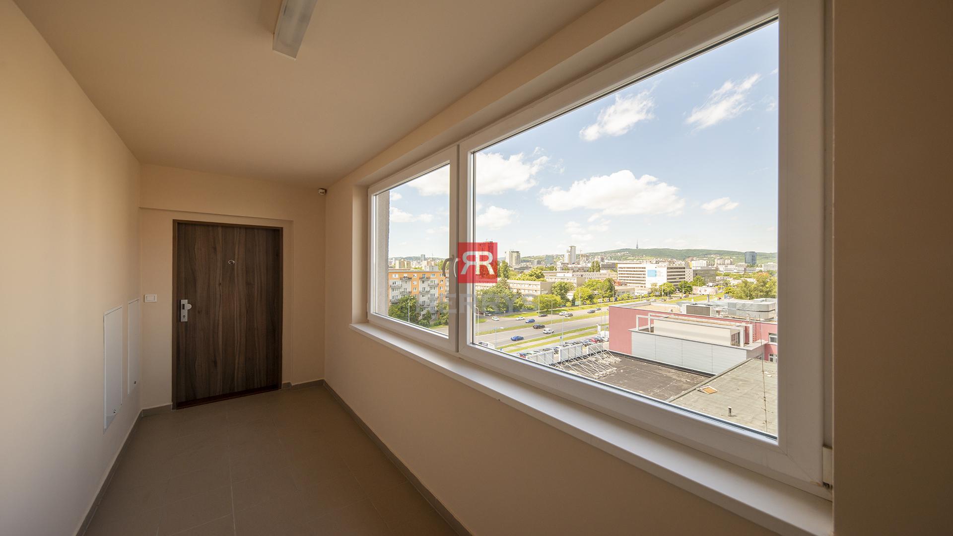 Herrys - na predaj veľkometrážny 3 - izbový byt &nbsp;v Ružinove (Martinčeková ulica)