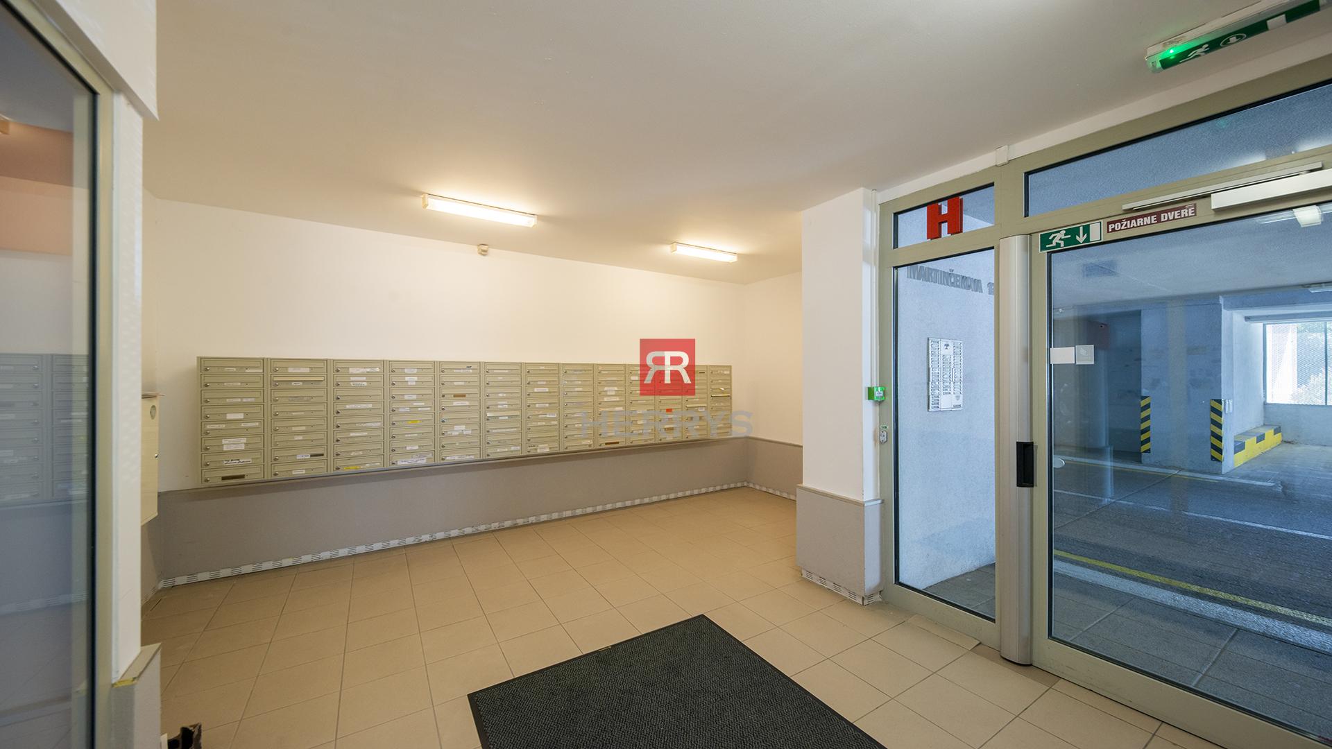 Herrys - na predaj veľkometrážny 3 - izbový byt &nbsp;v Ružinove (Martinčeková ulica)