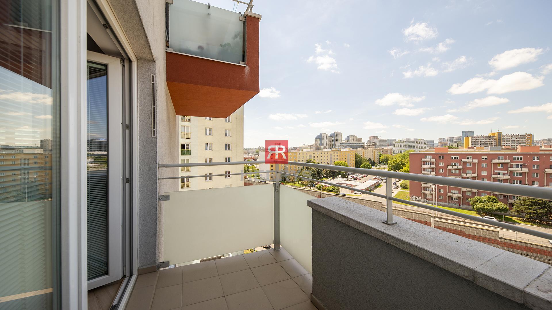 Herrys - na predaj veľkometrážny 3 - izbový byt &nbsp;v Ružinove (Martinčeková ulica)