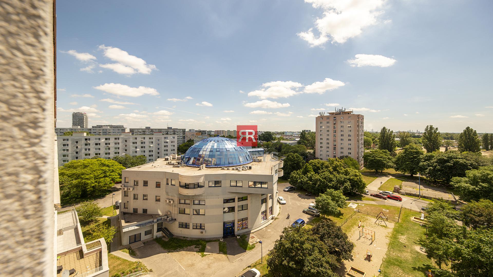 Herrys - na predaj veľkometrážny 3 - izbový byt &nbsp;v Ružinove (Martinčeková ulica)