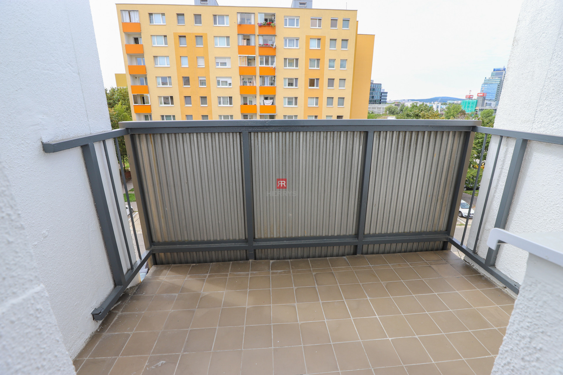HERRYS - Spacious 3-room apartment for rent after complete renovation
