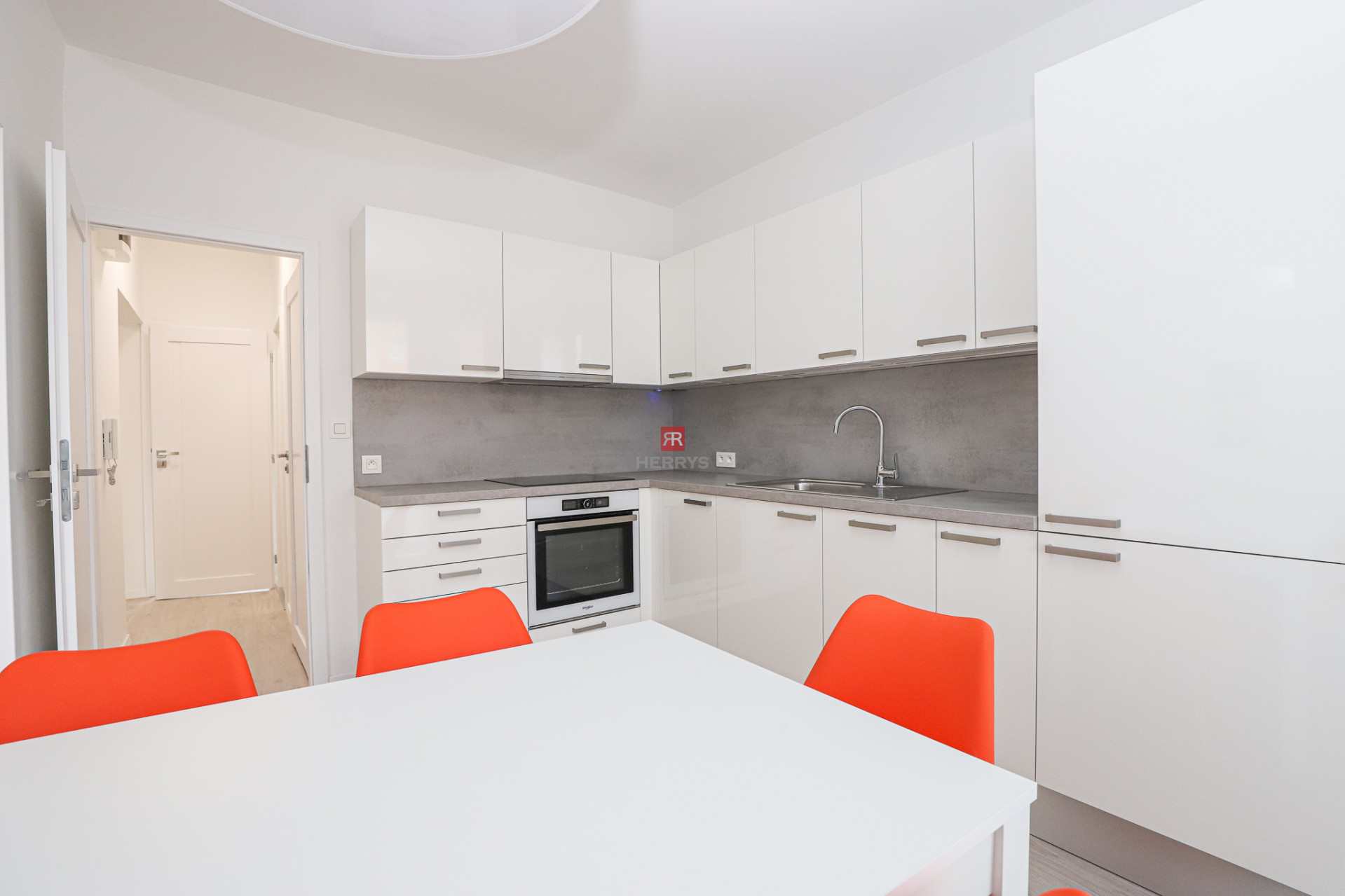HERRYS - Spacious 3-room apartment for rent after complete renovation