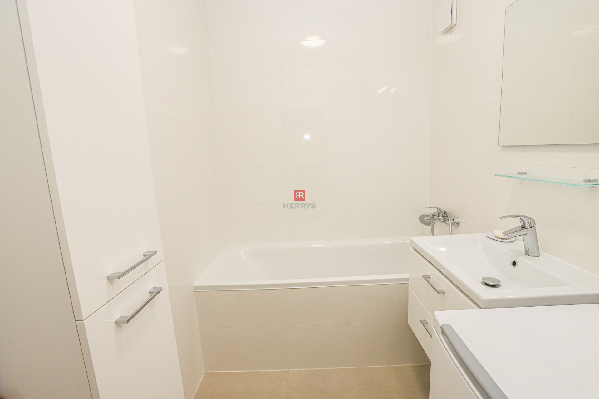 HERRYS - Spacious 3-room apartment for rent after complete renovation