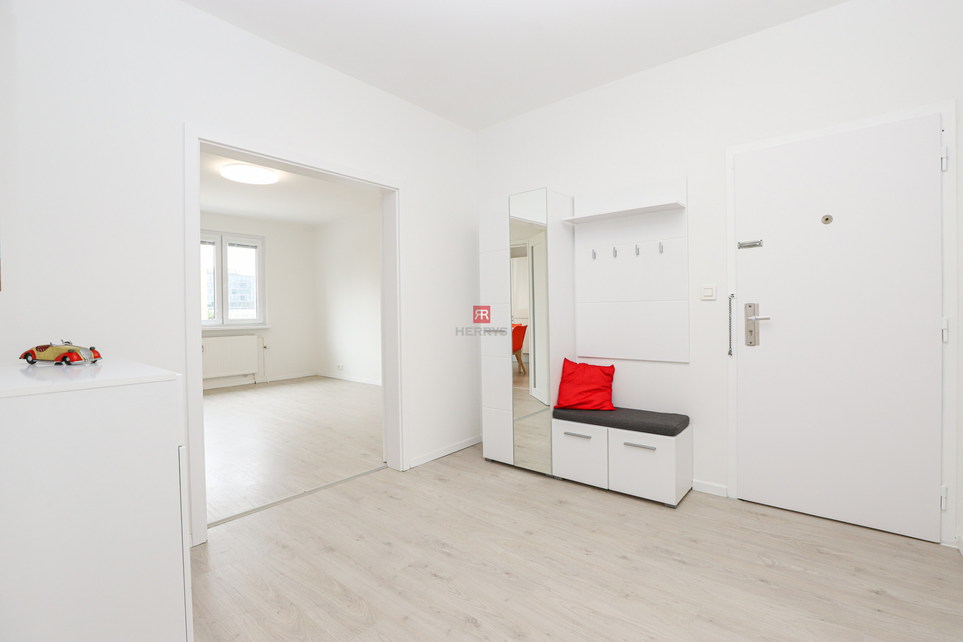 HERRYS - Spacious 3-room apartment for rent after complete renovation