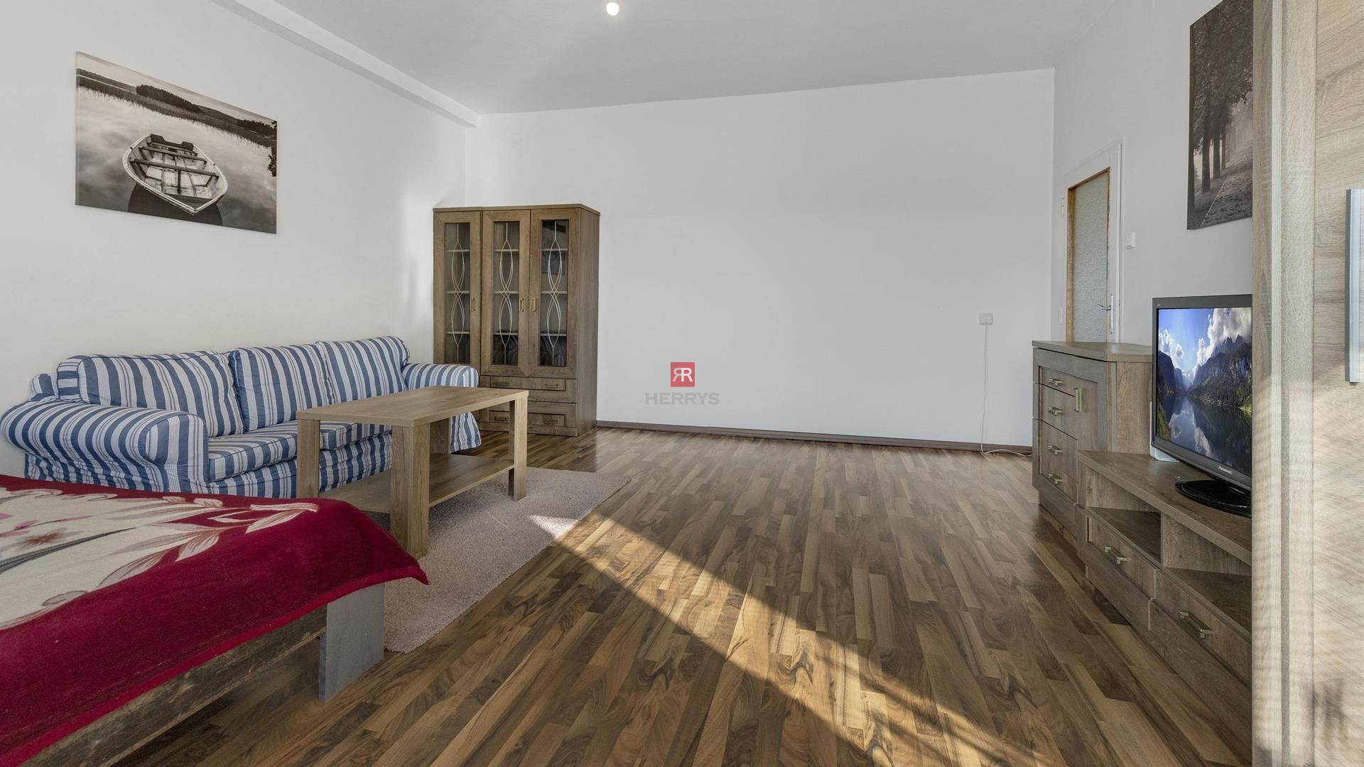 HERRYS - For sale spacious 3 rooms apartment with balcony, cellar and good parking possibilities