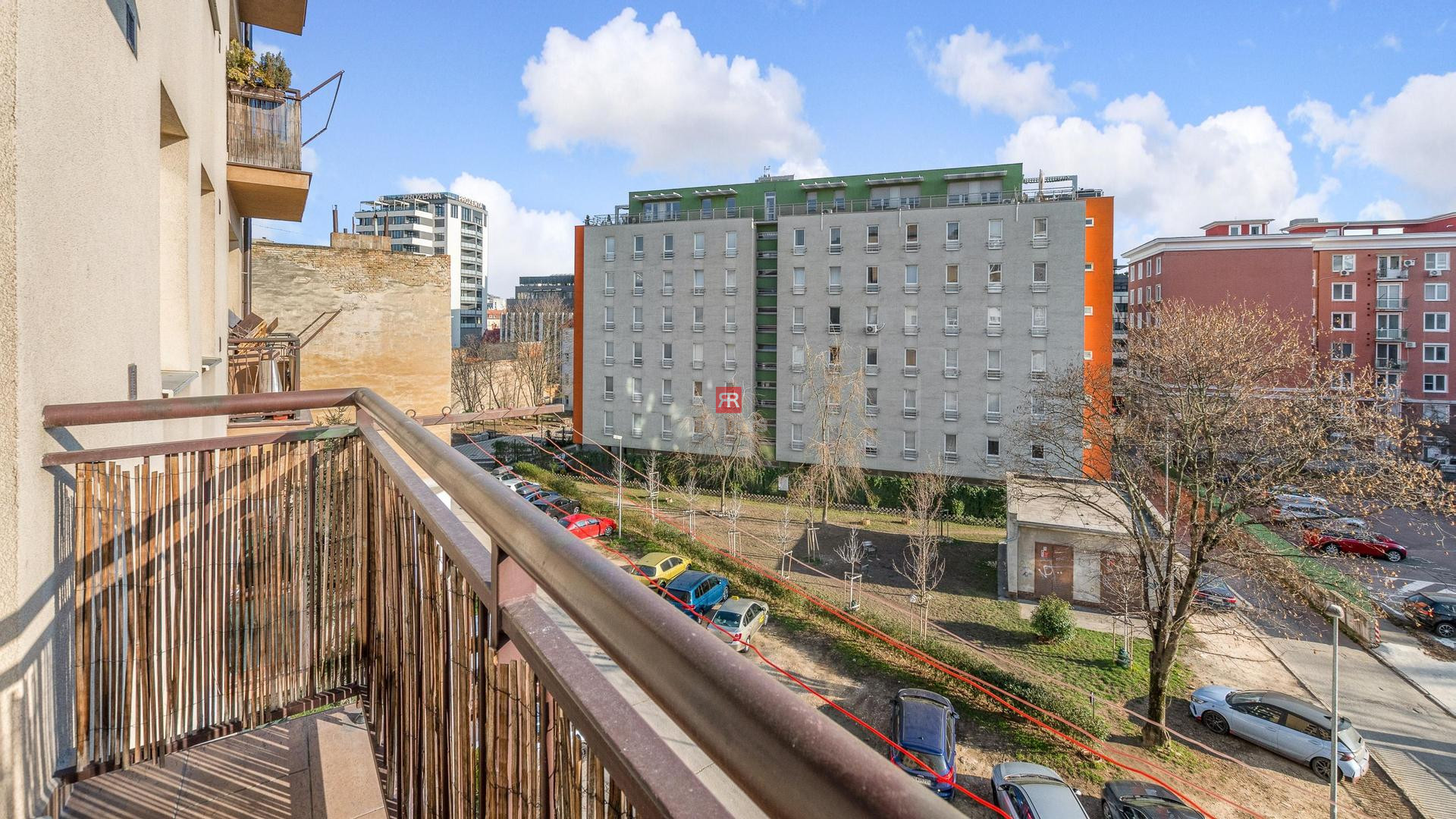 HERRYS - For sale spacious 3 rooms apartment with balcony, cellar and good parking possibilities