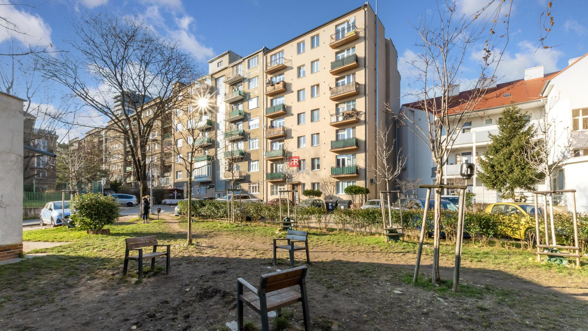 HERRYS - For sale spacious 3 rooms apartment with balcony, cellar and good parking possibilities