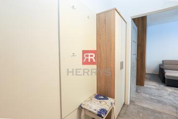 HERRYS - Na prenájom kompletne zrekonštruovaný 1 izbový byt s krásnym výhľadom, malý psík povolený