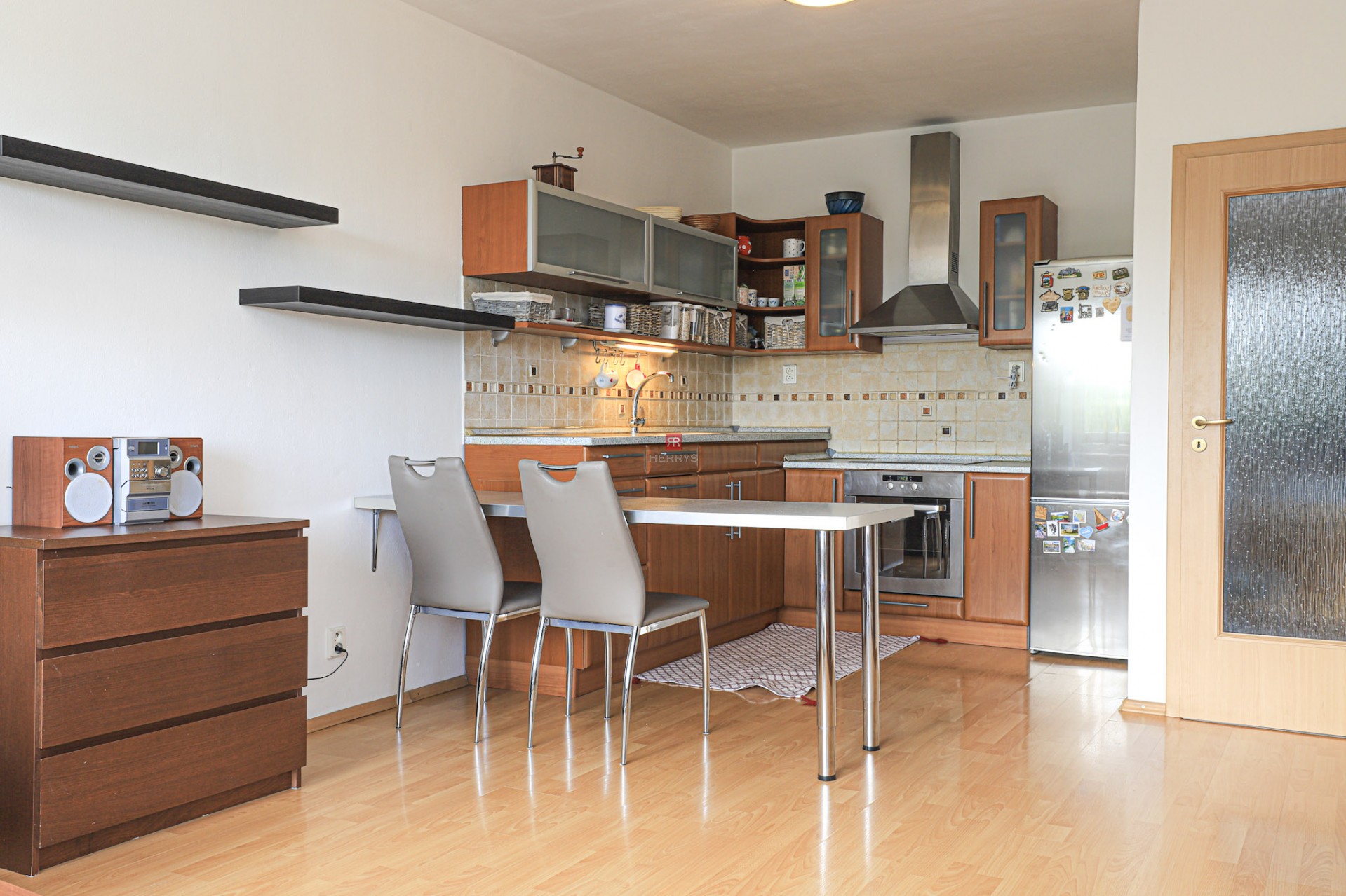 HERRYS - Na prenájom priestranný 2 izbový byt s loggiou v Ružinove, časť Ostredky