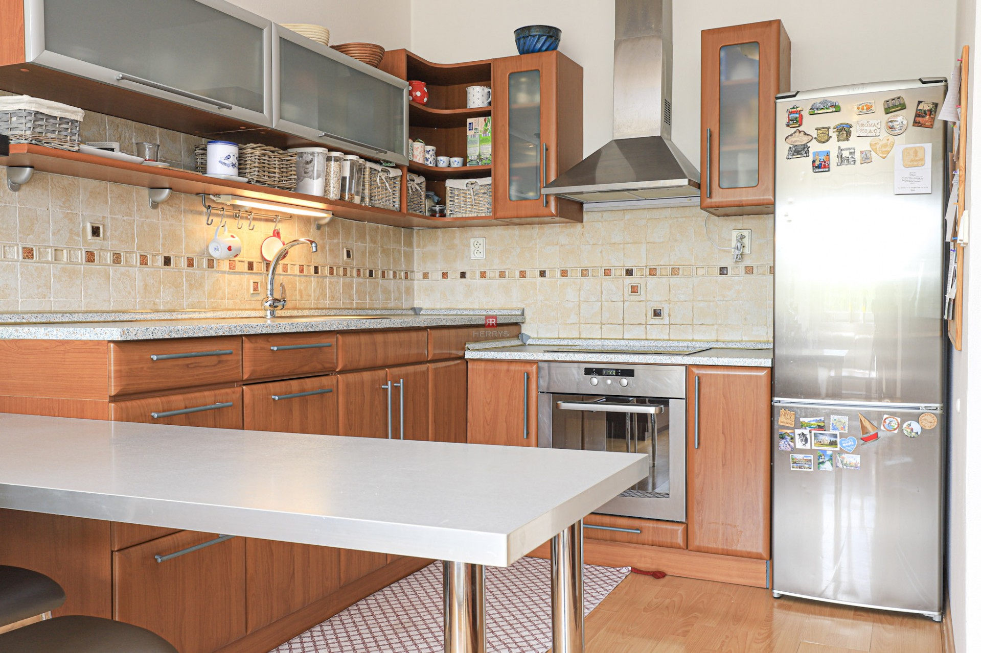 HERRYS - Na prenájom priestranný 2 izbový byt s loggiou v Ružinove, časť Ostredky