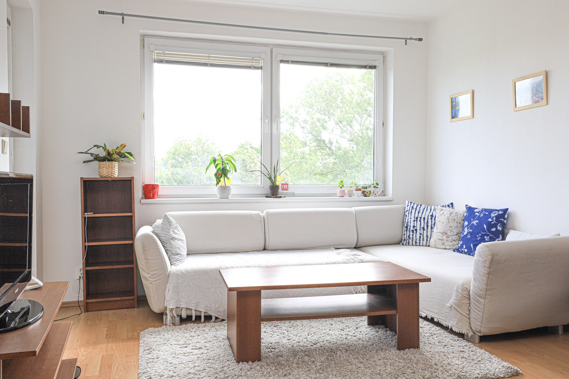 HERRYS - Na prenájom priestranný 2 izbový byt s loggiou v Ružinove, časť Ostredky