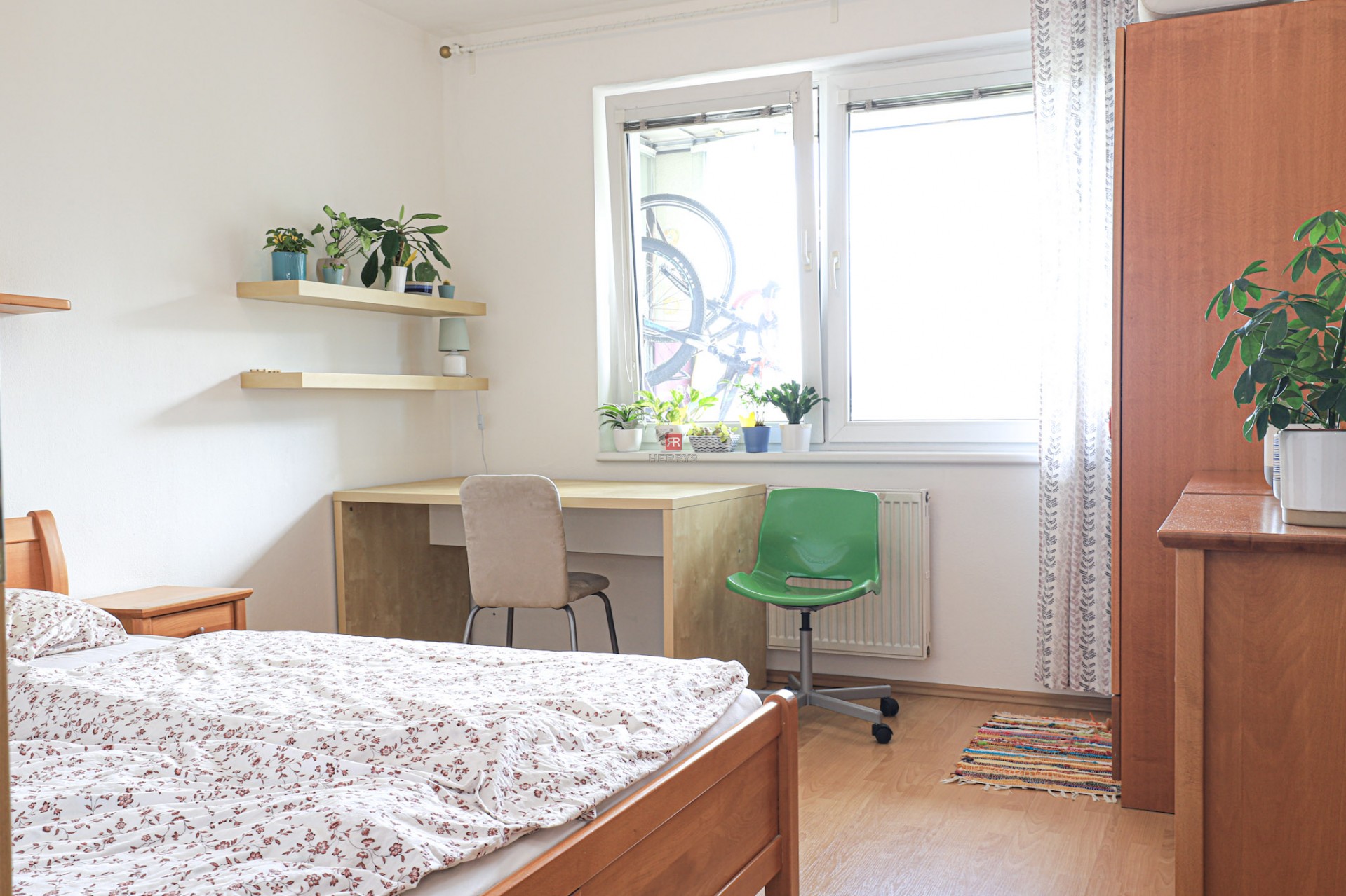 HERRYS - Na prenájom priestranný 2 izbový byt s loggiou v Ružinove, časť Ostredky