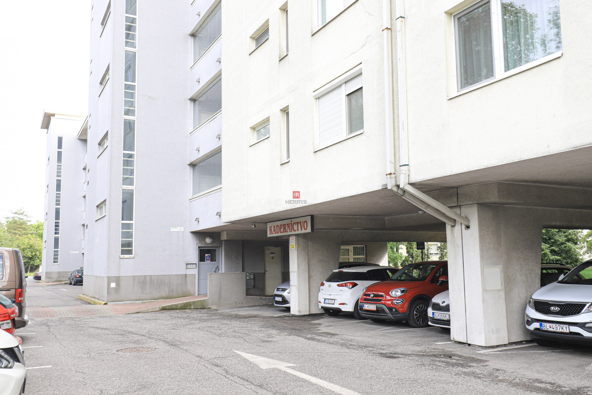 HERRYS - Na prenájom priestranný 2 izbový byt s loggiou v Ružinove, časť Ostredky