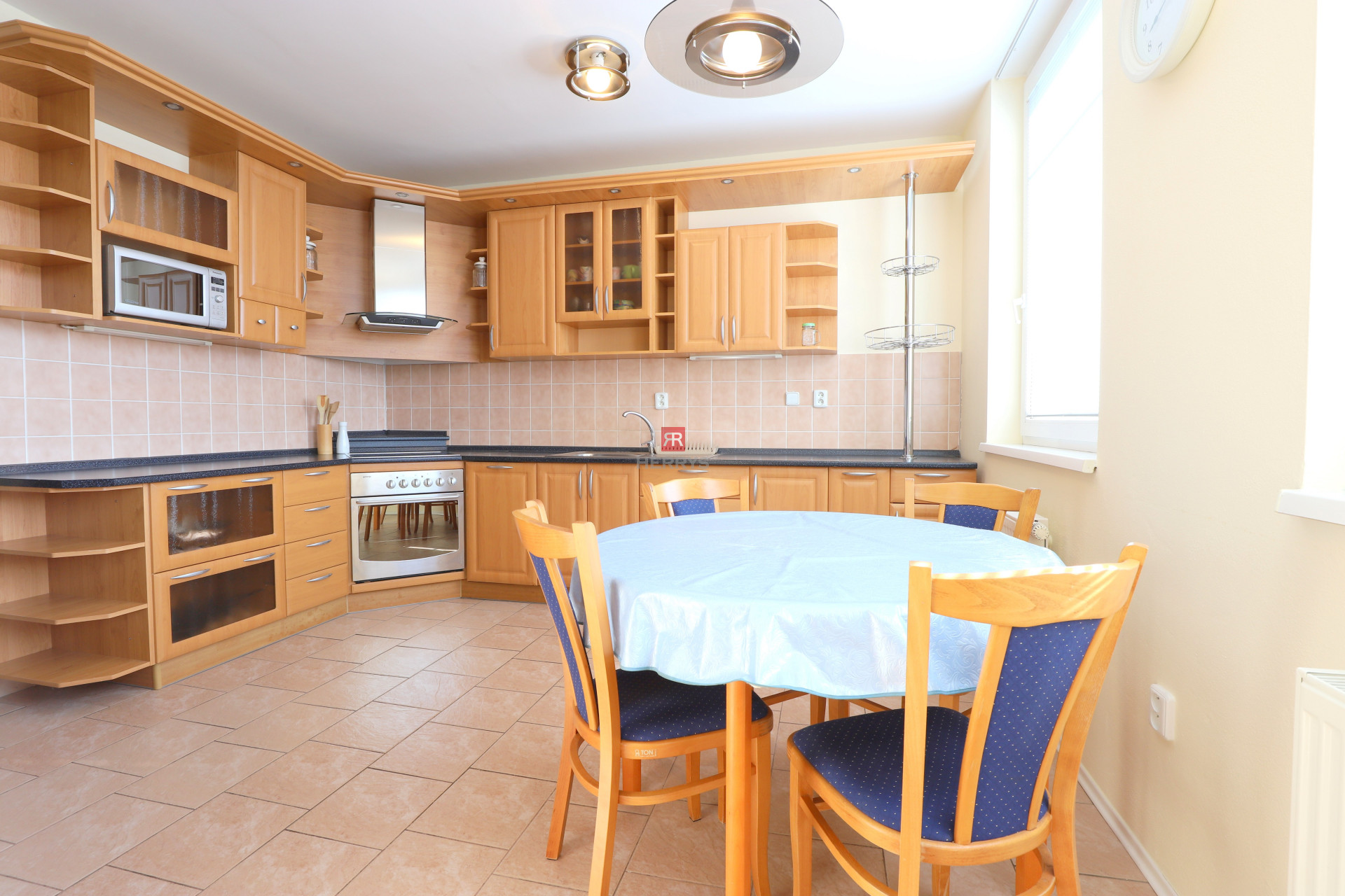 HERRYS - Fully furnished large 4-room apartment for rent in Vrakuni-Armenska street