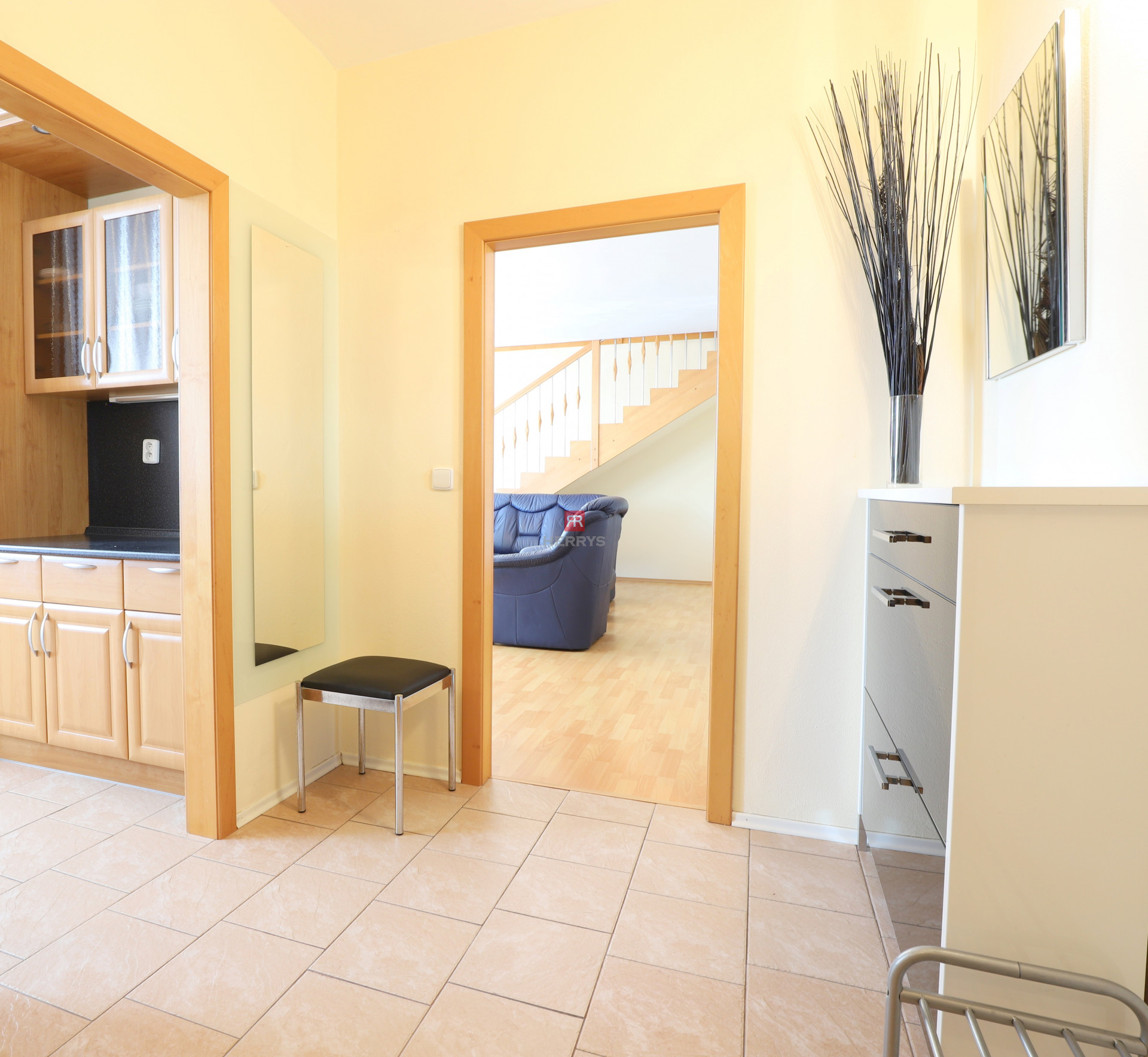 HERRYS - Fully furnished large 4-room apartment for rent in Vrakuni-Armenska street