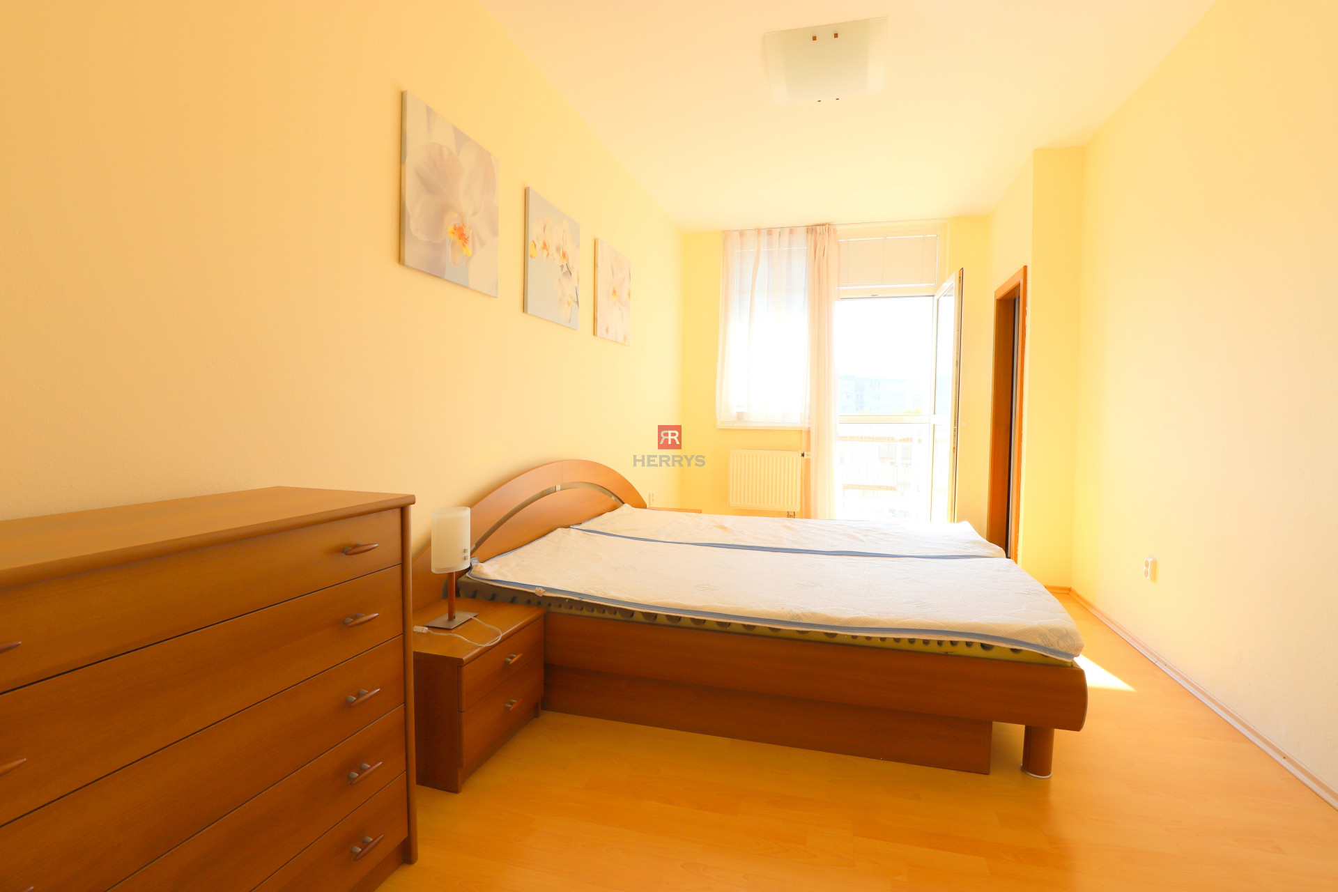 HERRYS - Fully furnished large 4-room apartment for rent in Vrakuni-Armenska street