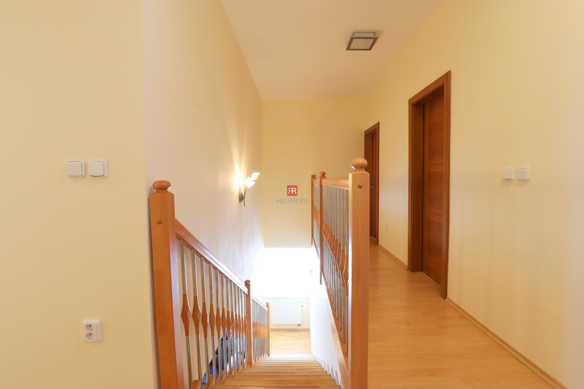 HERRYS - Fully furnished large 4-room apartment for rent in Vrakuni-Armenska street