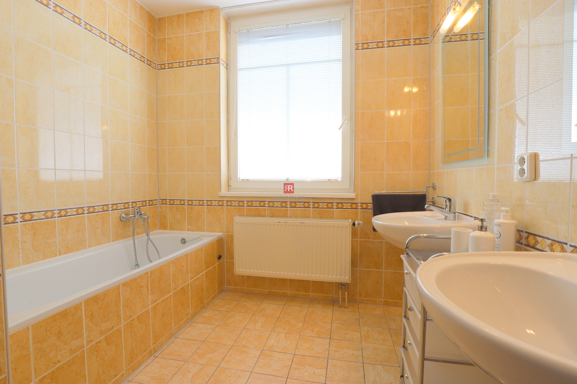 HERRYS - Fully furnished large 4-room apartment for rent in Vrakuni-Armenska street