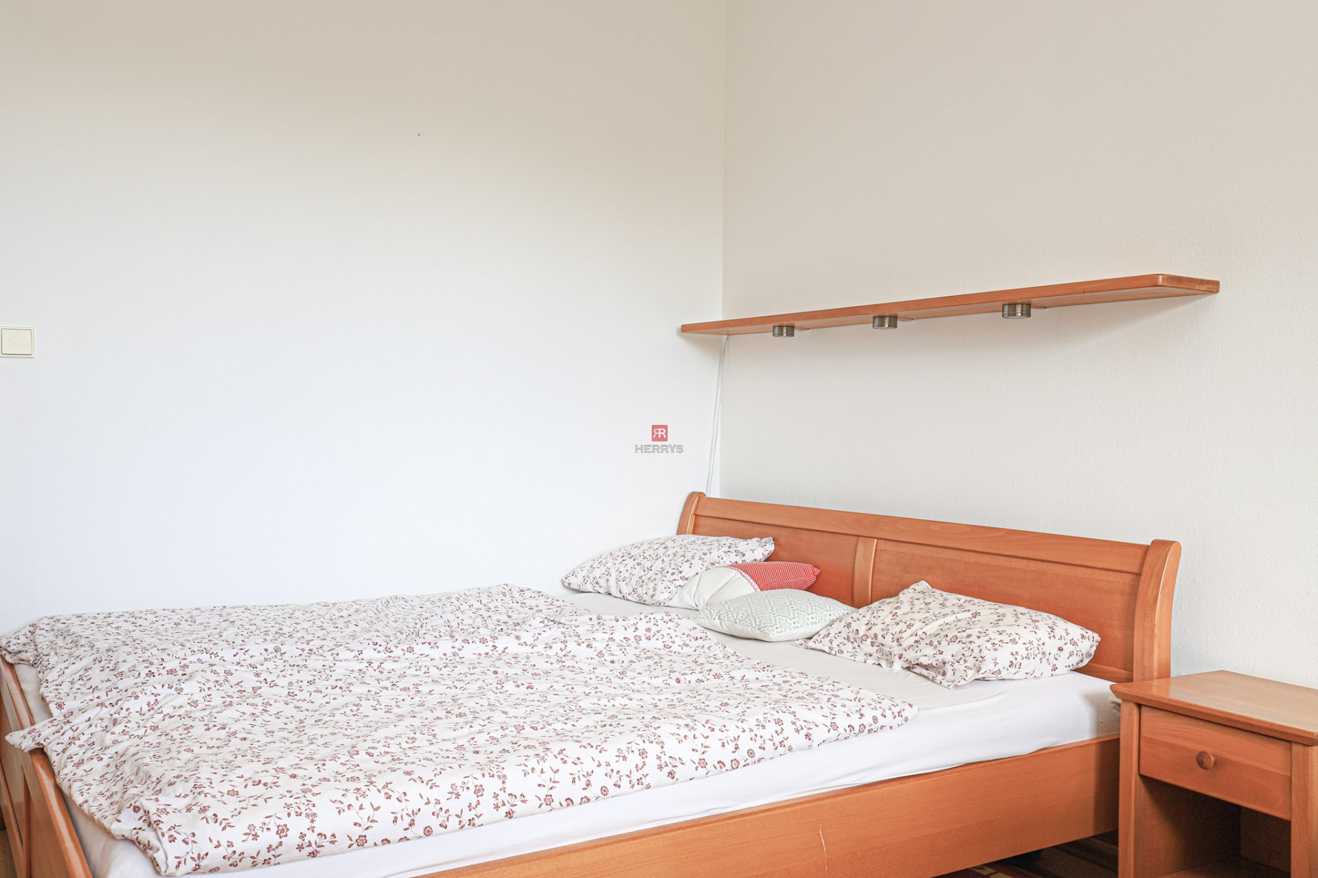 HERRYS - Na prenájom priestranný 2 izbový byt s loggiou v Ružinove, časť Ostredky