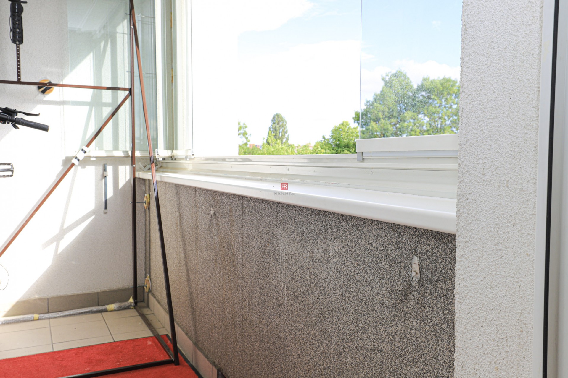 HERRYS - Na prenájom priestranný 2 izbový byt s loggiou v Ružinove, časť Ostredky