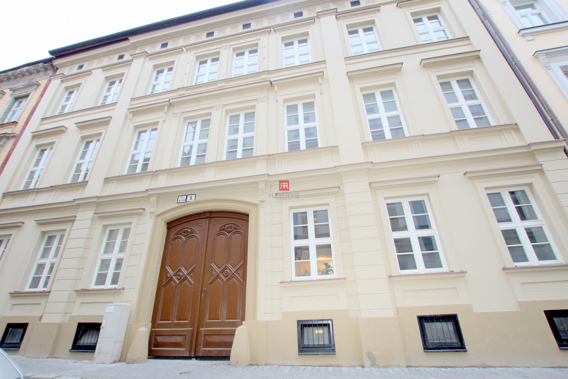 HERRYS - Na prenájom moderný 2 izbový byt v historickej budove v tichej uličke