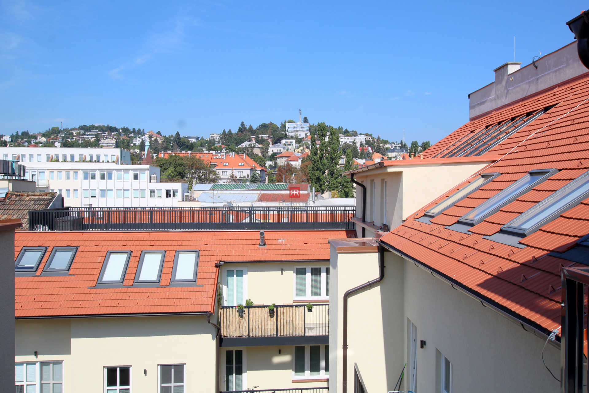 HERRYS - Na prenájom moderný 2 izbový byt v historickej budove v tichej uličke