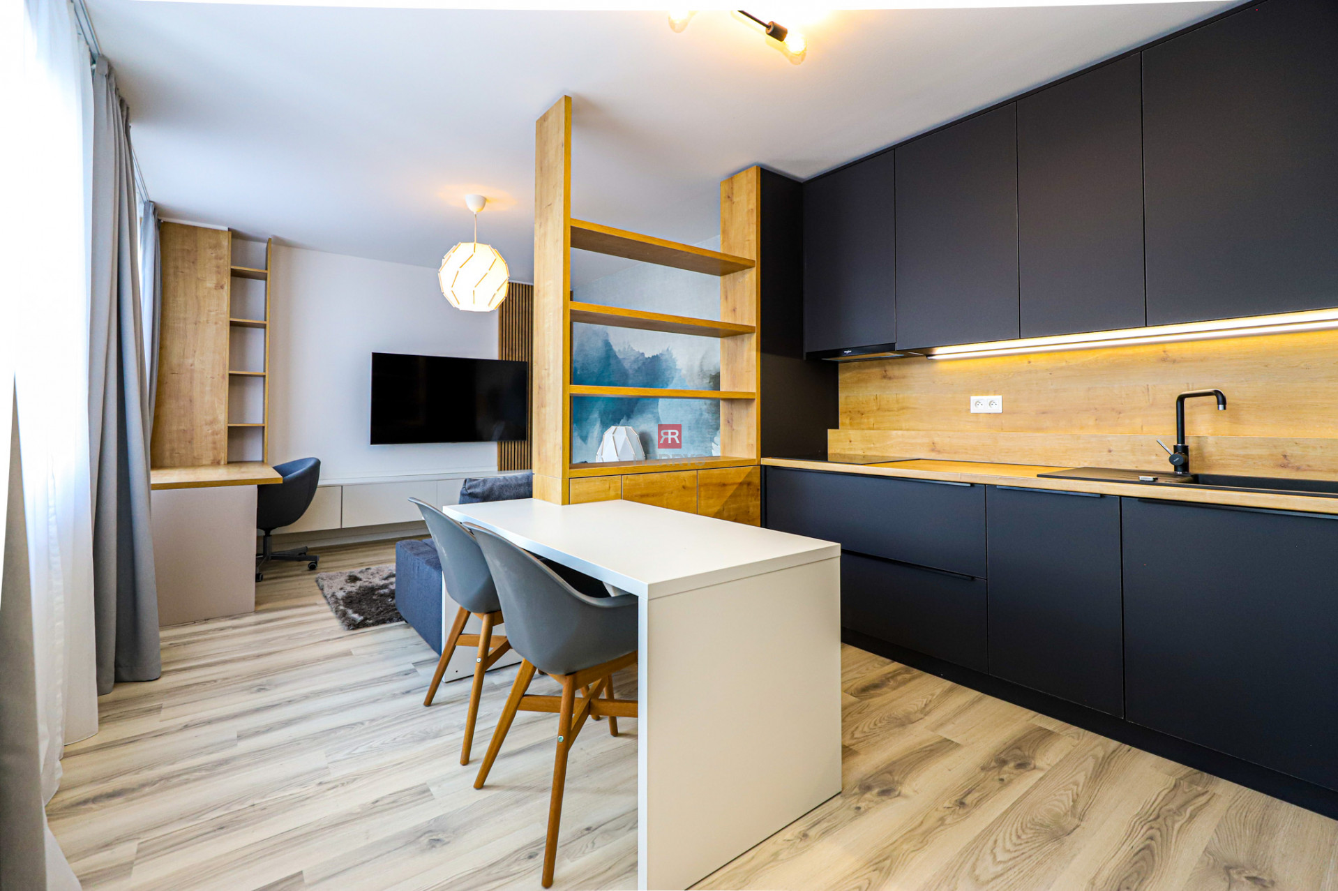 HERRYS - Na prenájom dizajnový 2 izbový byt v centre mesta