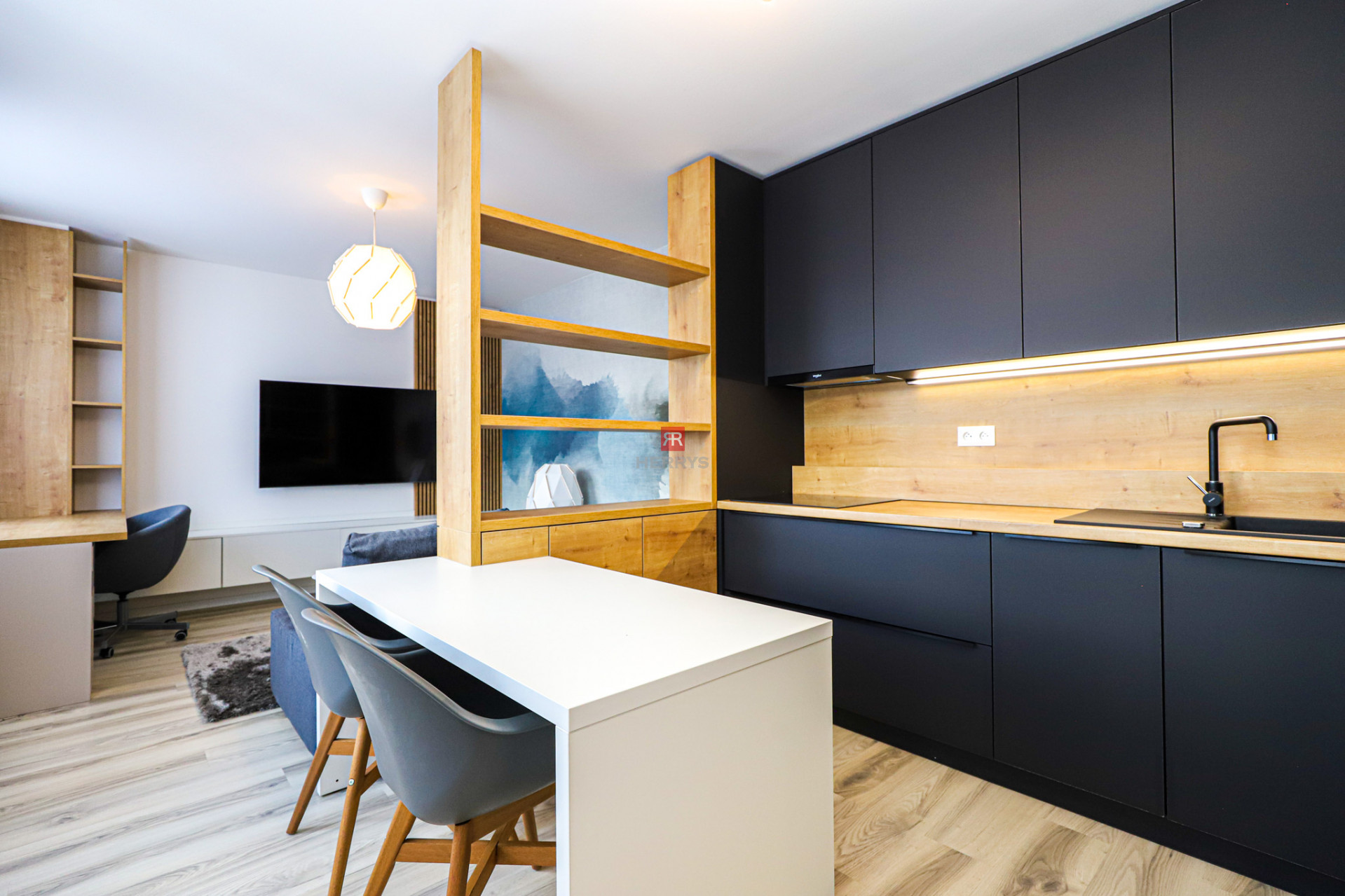 HERRYS - Na prenájom dizajnový 2 izbový byt v centre mesta