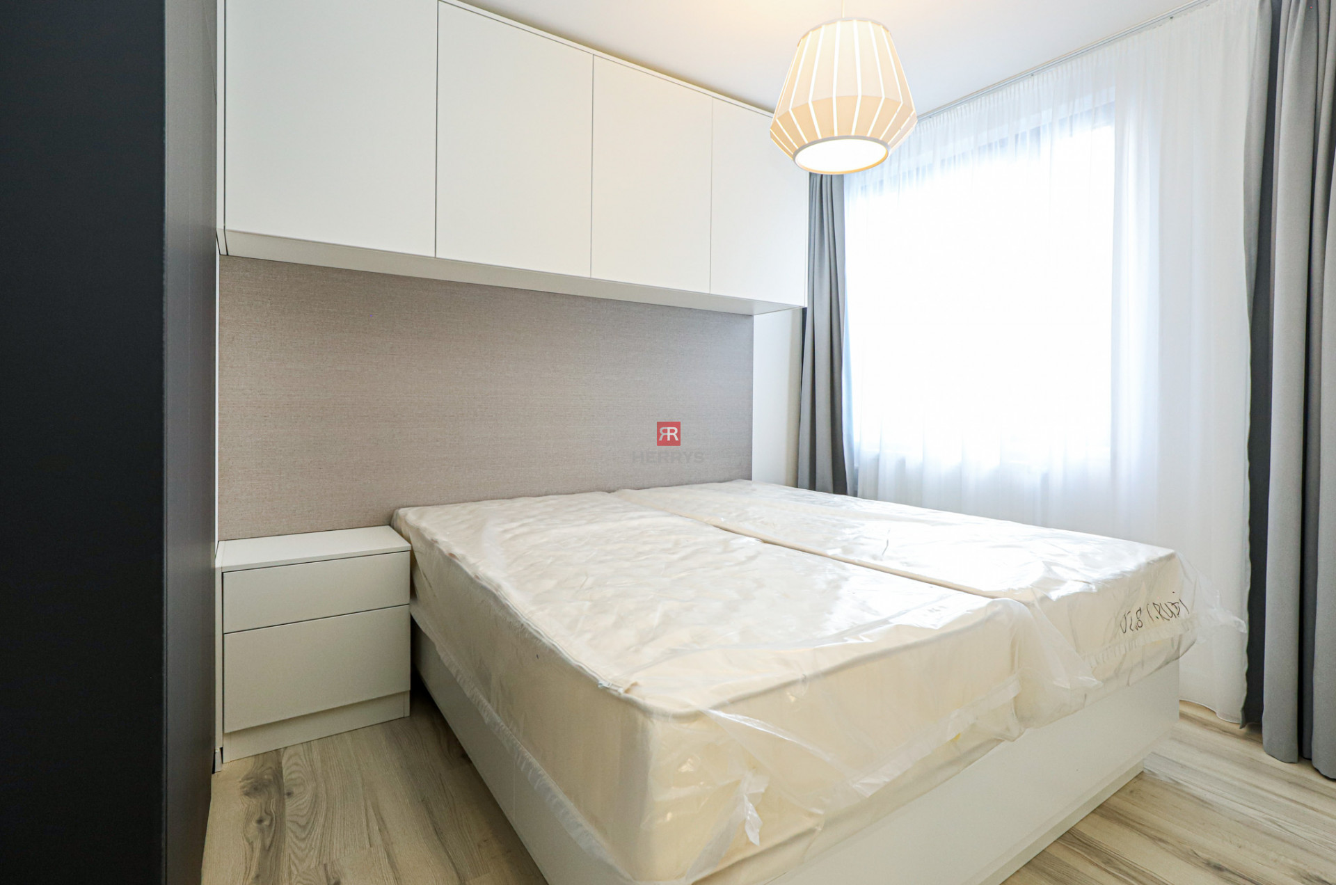 HERRYS - Na prenájom dizajnový 2 izbový byt v centre mesta