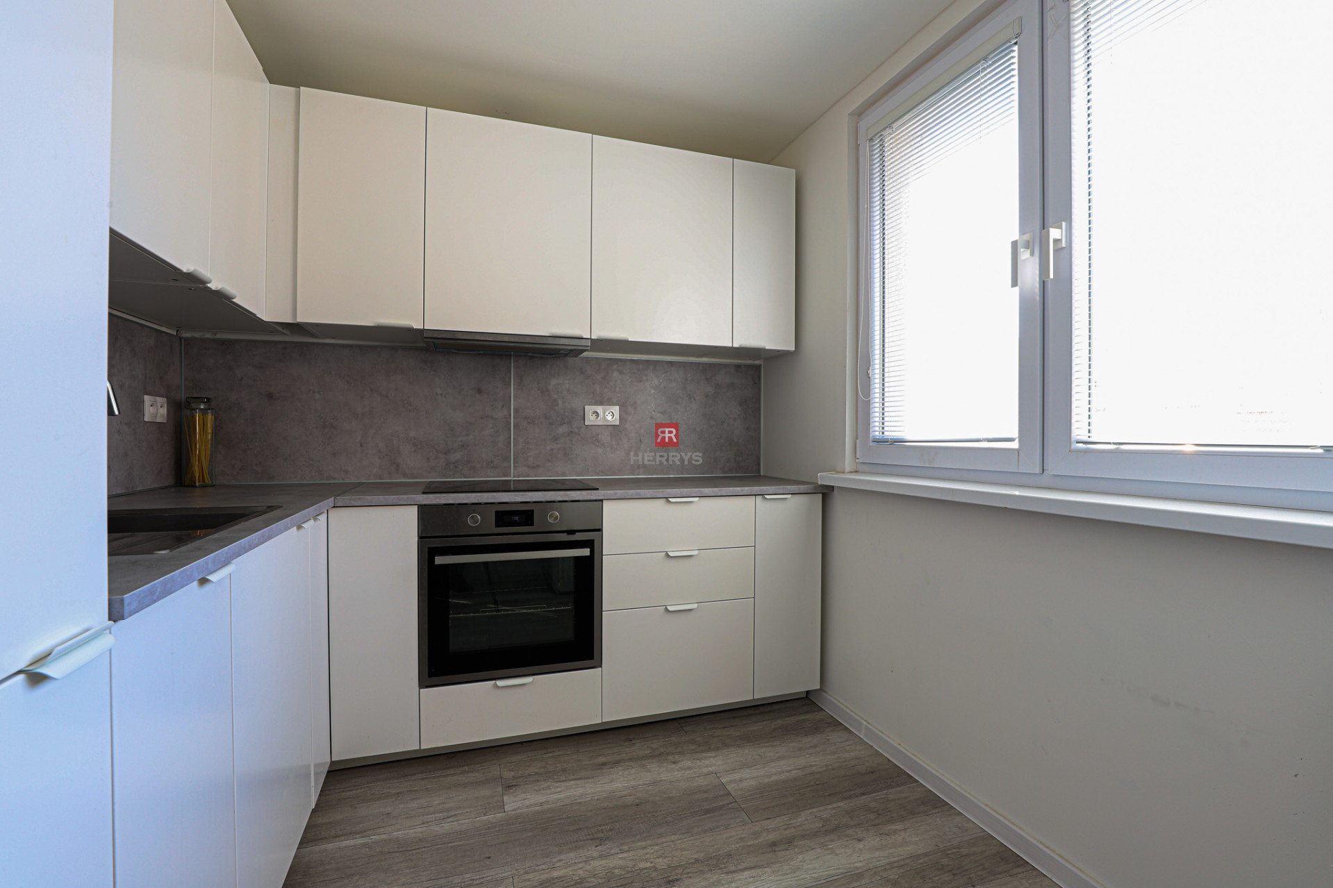 HERRYS - For rent, completely renovated 2-room apartment on Osuského Street.