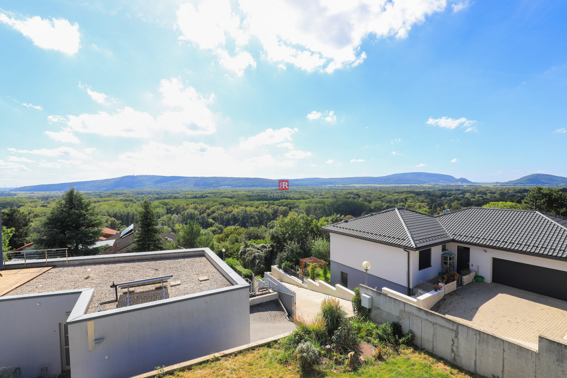 HERRYS - Prenájom priestrannej rodinnej vily s garážou v uzavretom areáli pri lesoparku