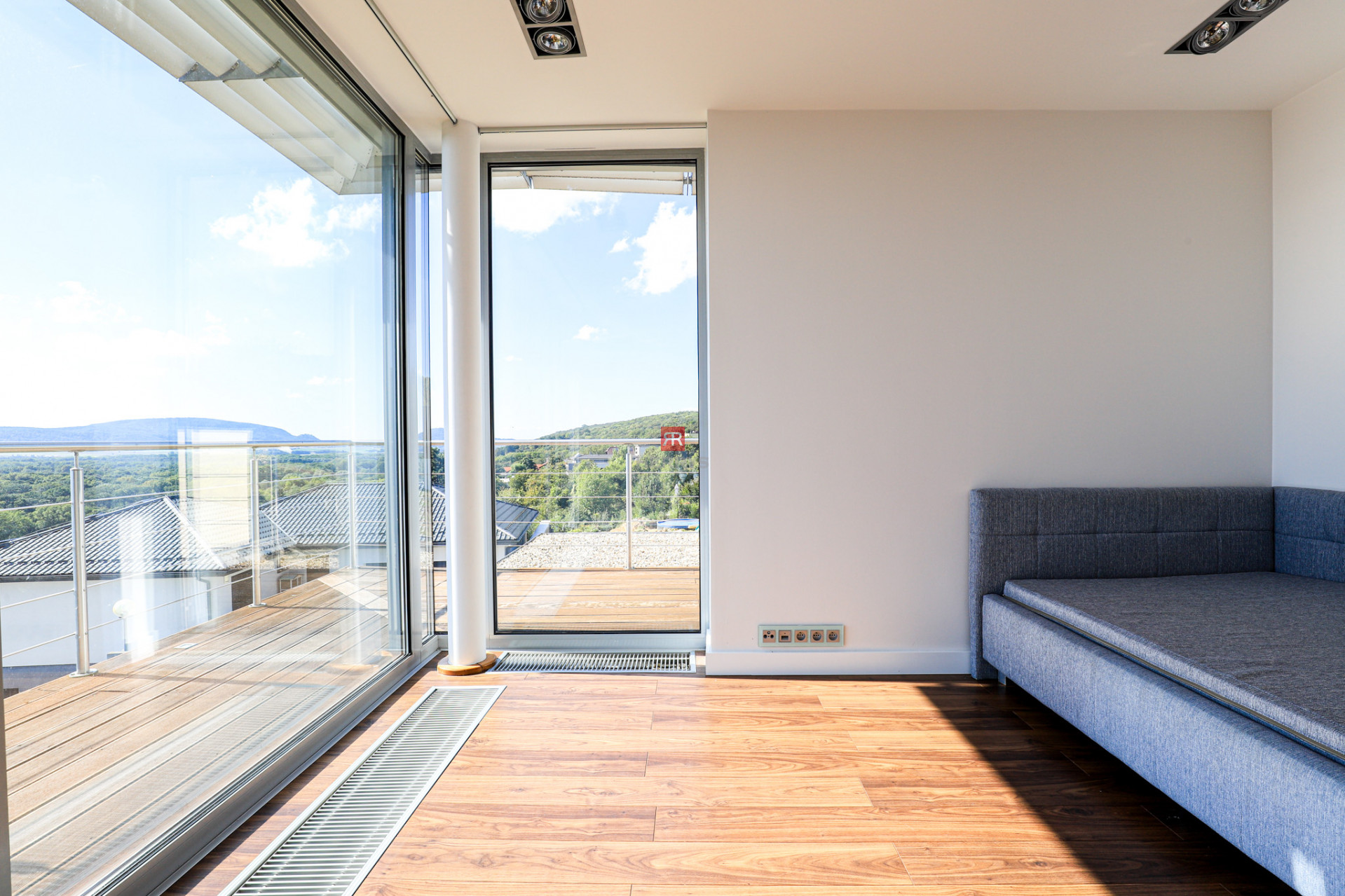 HERRYS - Prenájom priestrannej rodinnej vily s garážou v uzavretom areáli pri lesoparku