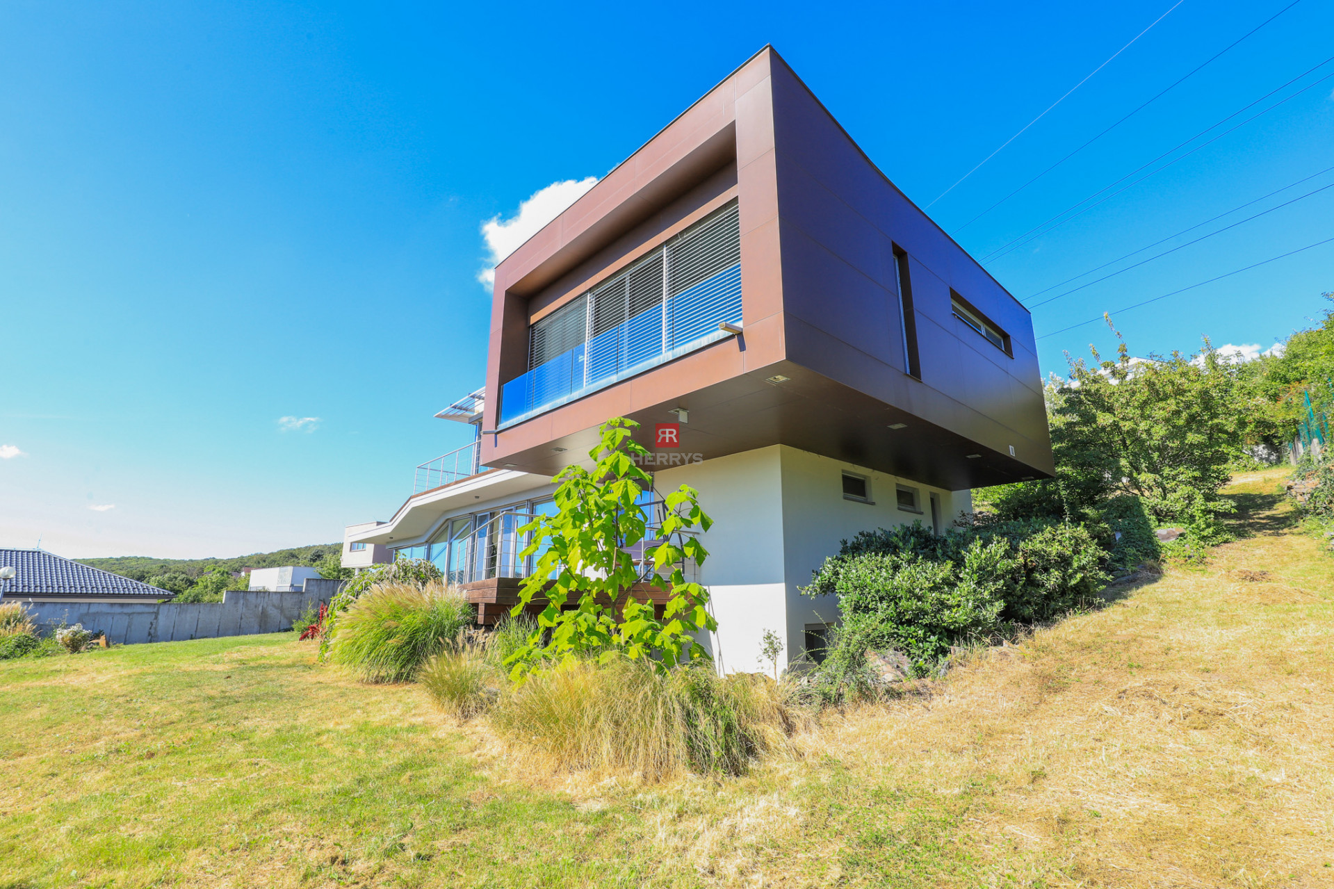 HERRYS - Prenájom priestrannej rodinnej vily s garážou v uzavretom areáli pri lesoparku