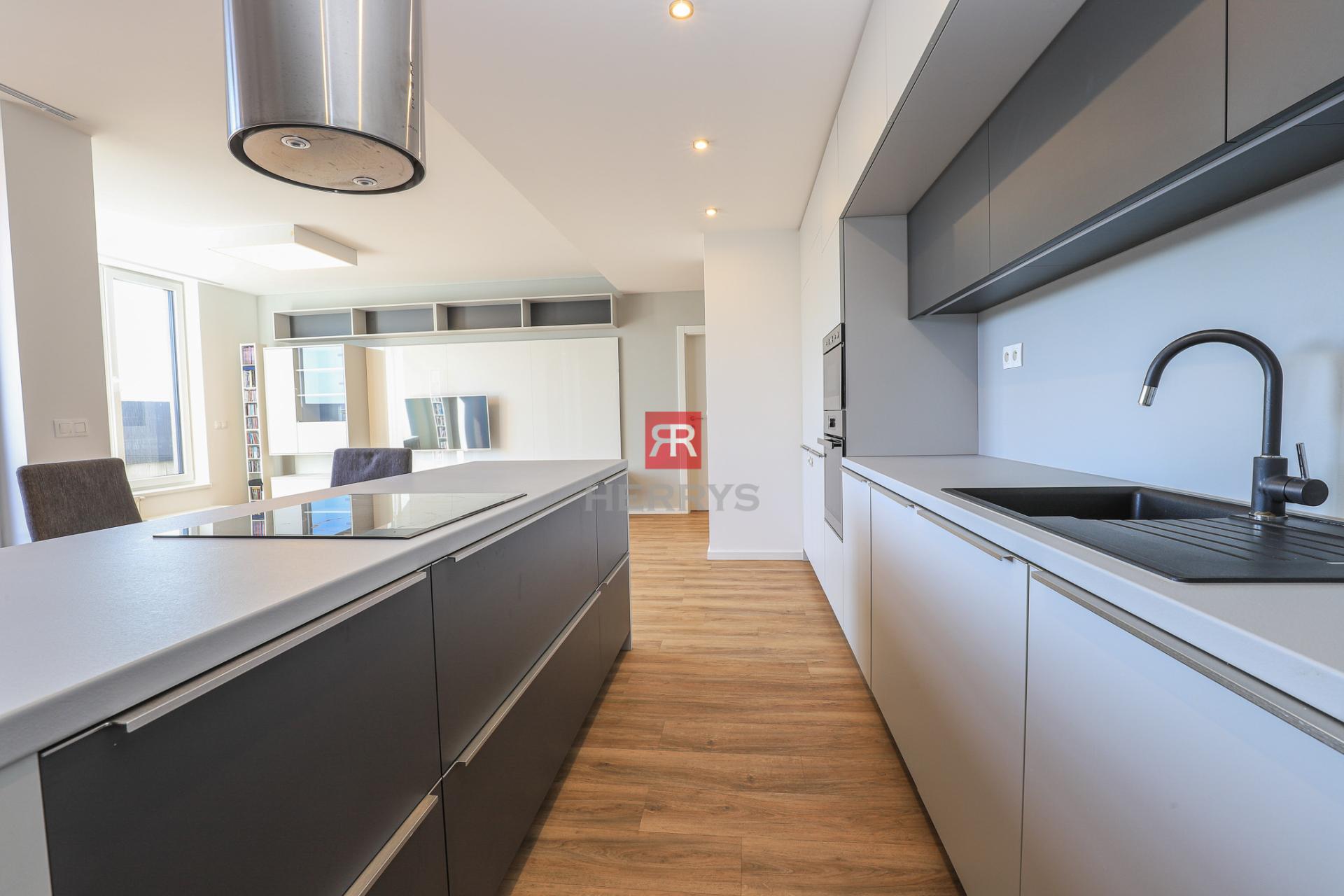 HERRYS - Na prenájom priestranný 4-izbový byt v novostavbe s terasou