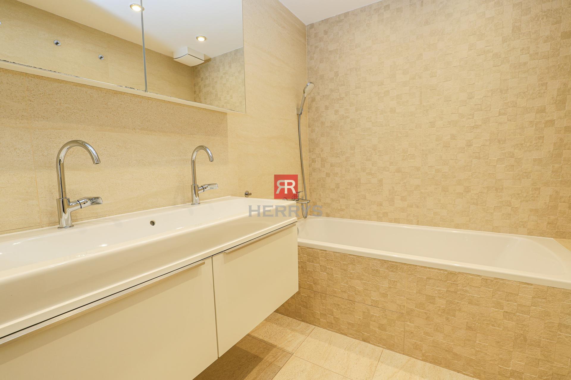 HERRYS - Na prenájom priestranný 4-izbový byt v novostavbe s terasou