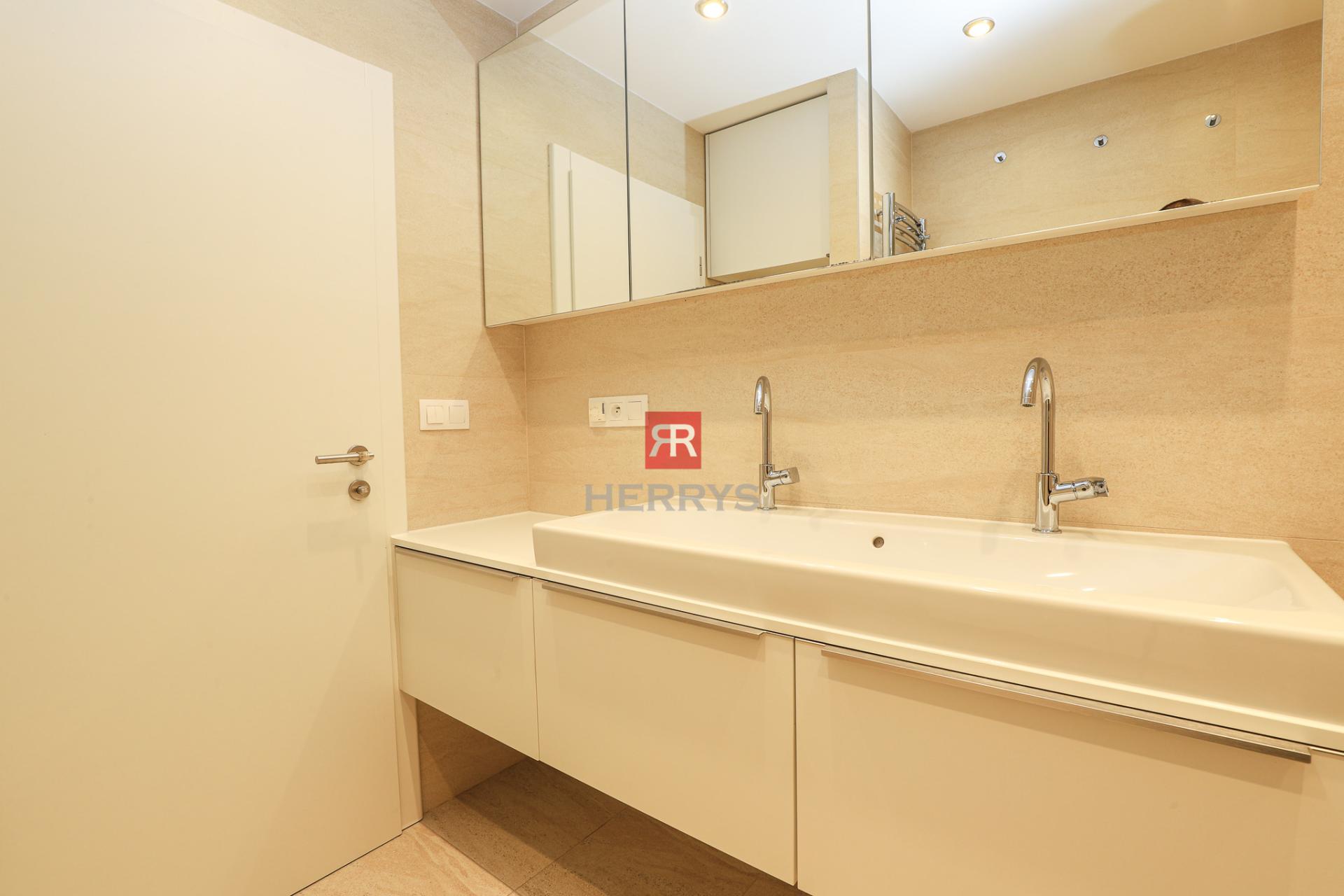 HERRYS - Na prenájom priestranný 4-izbový byt v novostavbe s terasou