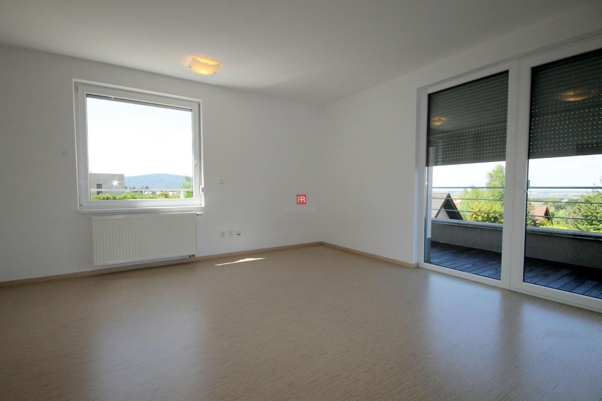 HERRYS - Na prenájom nadštandardný 6-izbový dom v súkromi v Záhorskej Bystrici